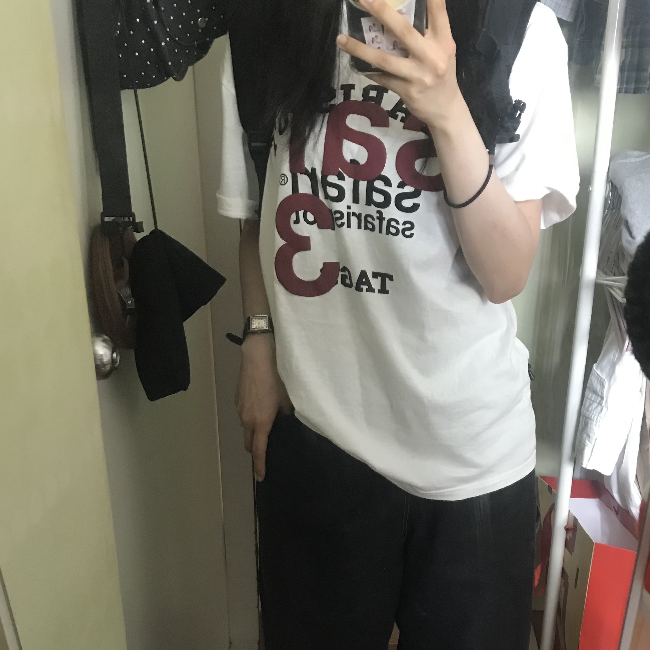 [예약 배송][KREAM 단독] Safarispot Roux Base School Club Tee White, [KREAM 단독] Safarispot 1/2 Roux Base School Club Tee White 착용 스타일 - 1