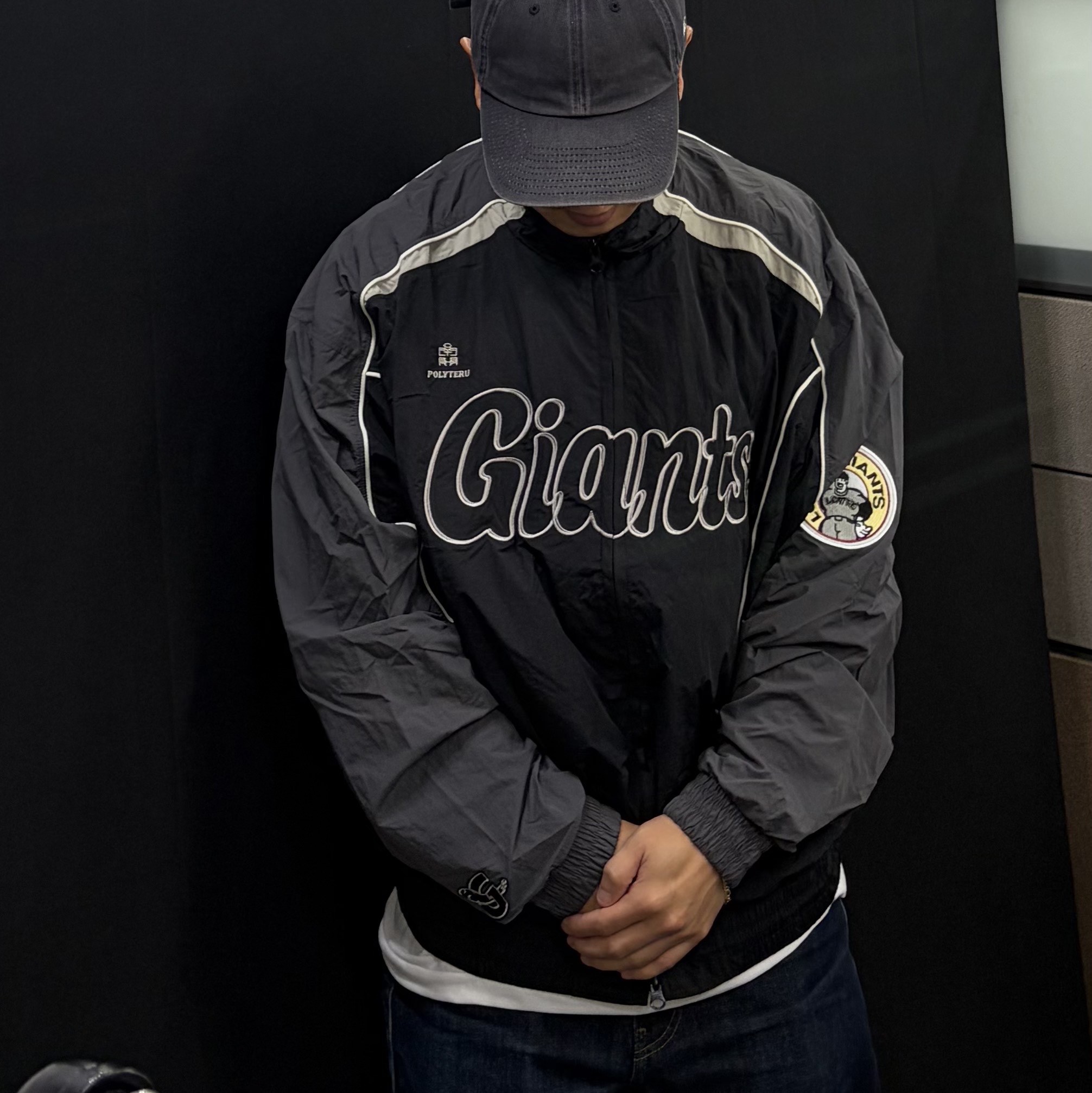 Polyteru x Lotte Giants Dugout Retro Jumper Black 착용 스타일