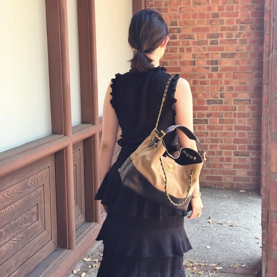 Chanel Small Shopping Bag Suede Calfskin Lambskin & Gold Beige Black 착용 스타일 - 1
