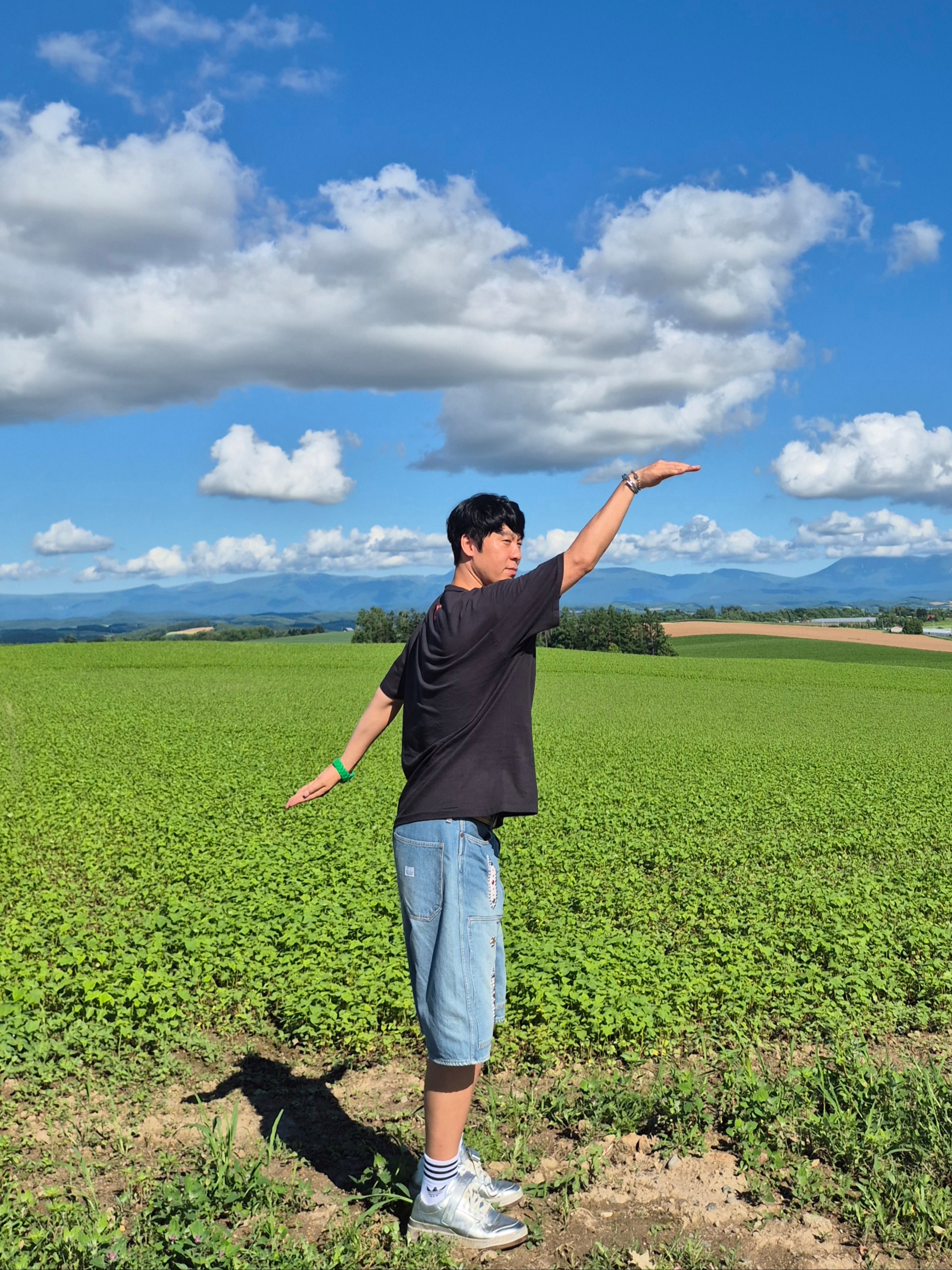 Human Made Graphic T-Shirt Black, Kapital 14 oz. Denim Short Pants Studs Remake Indigo (Processing) 착용 스타일 - 3