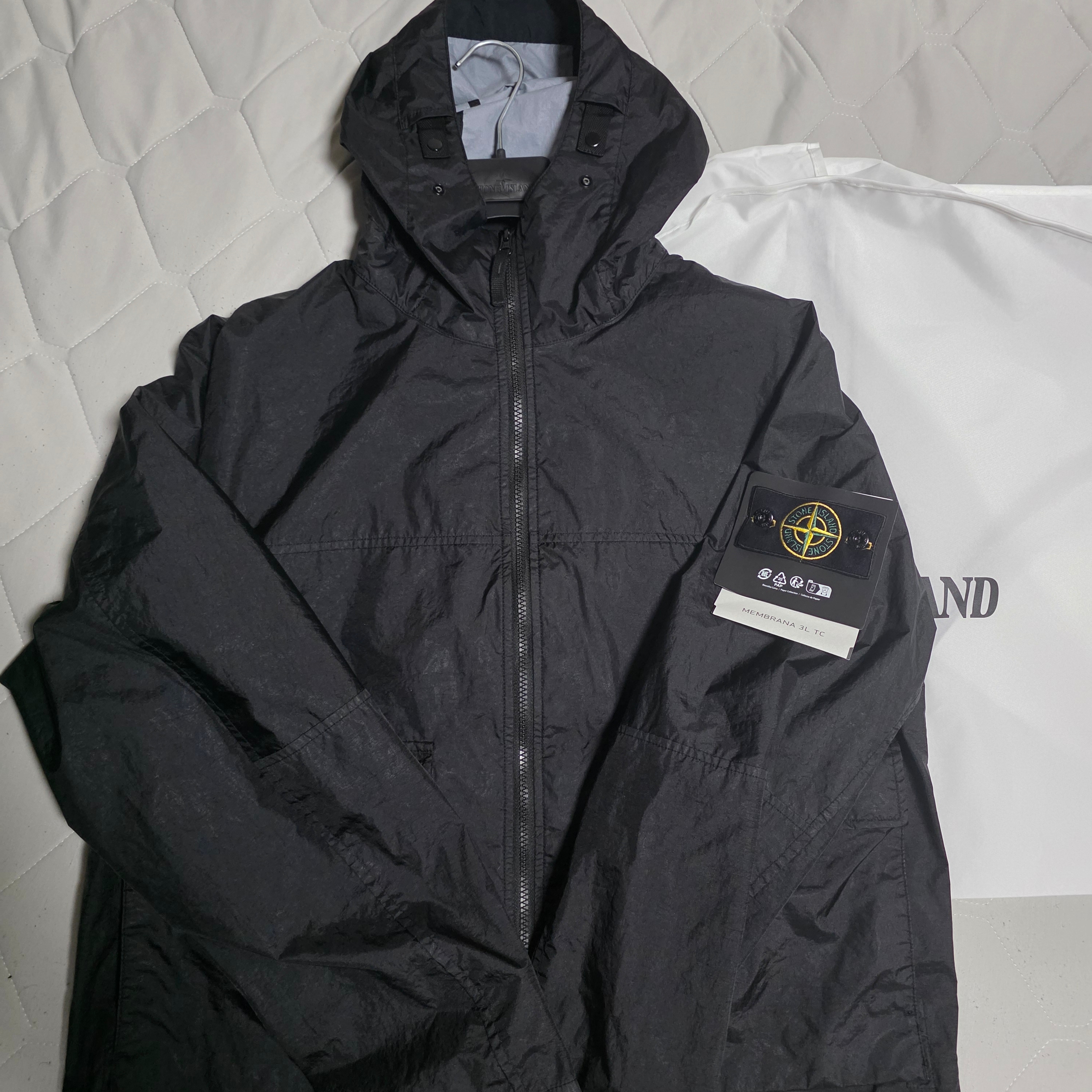 Stone Island 4100004 Membrana 3L TC Hooded Jacket with Water-Resistant Membrane Black - 26SS 착용 스타일