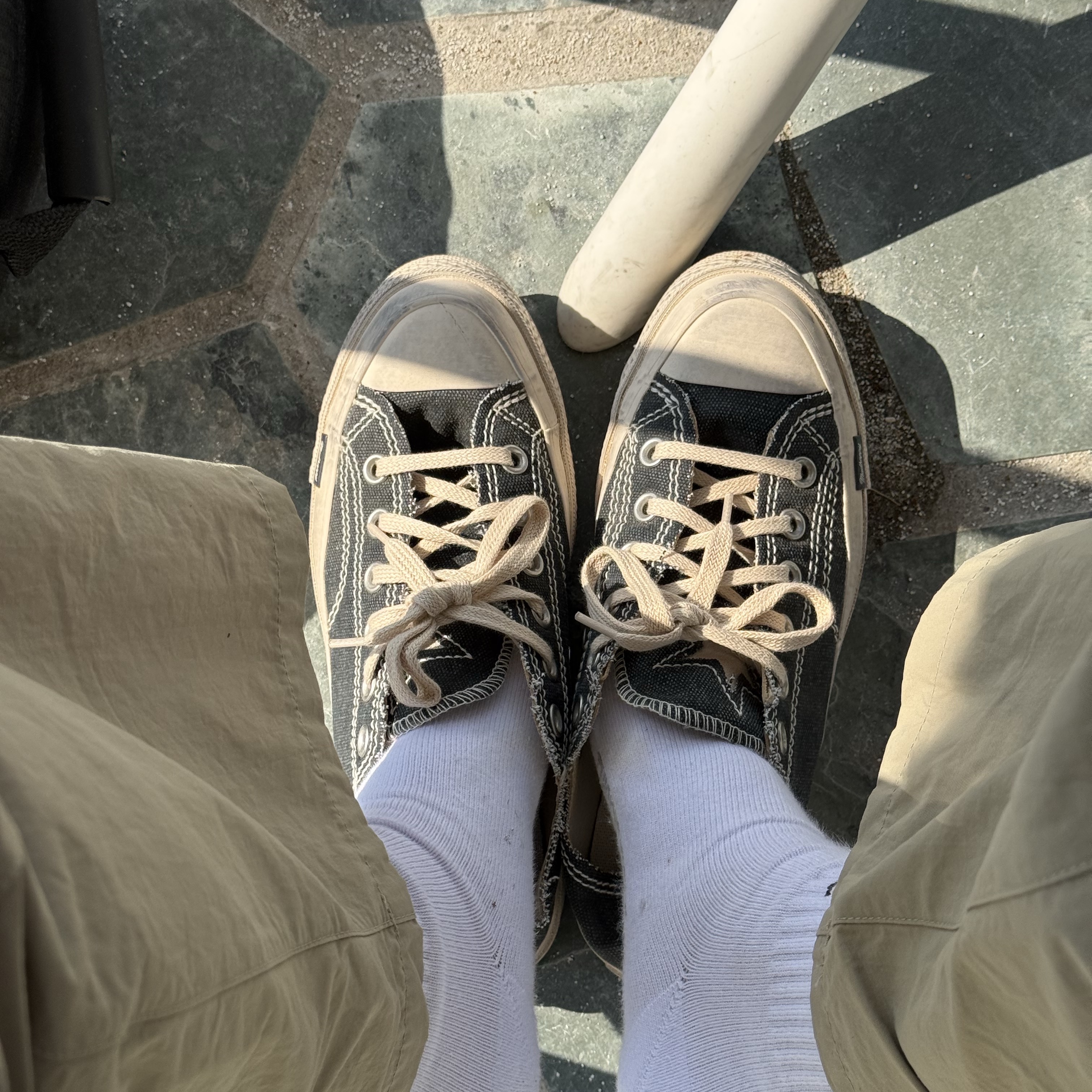 Converse x Madhappy Chuck 70 Ox Black Natural Ivory 착용 스타일 - 1