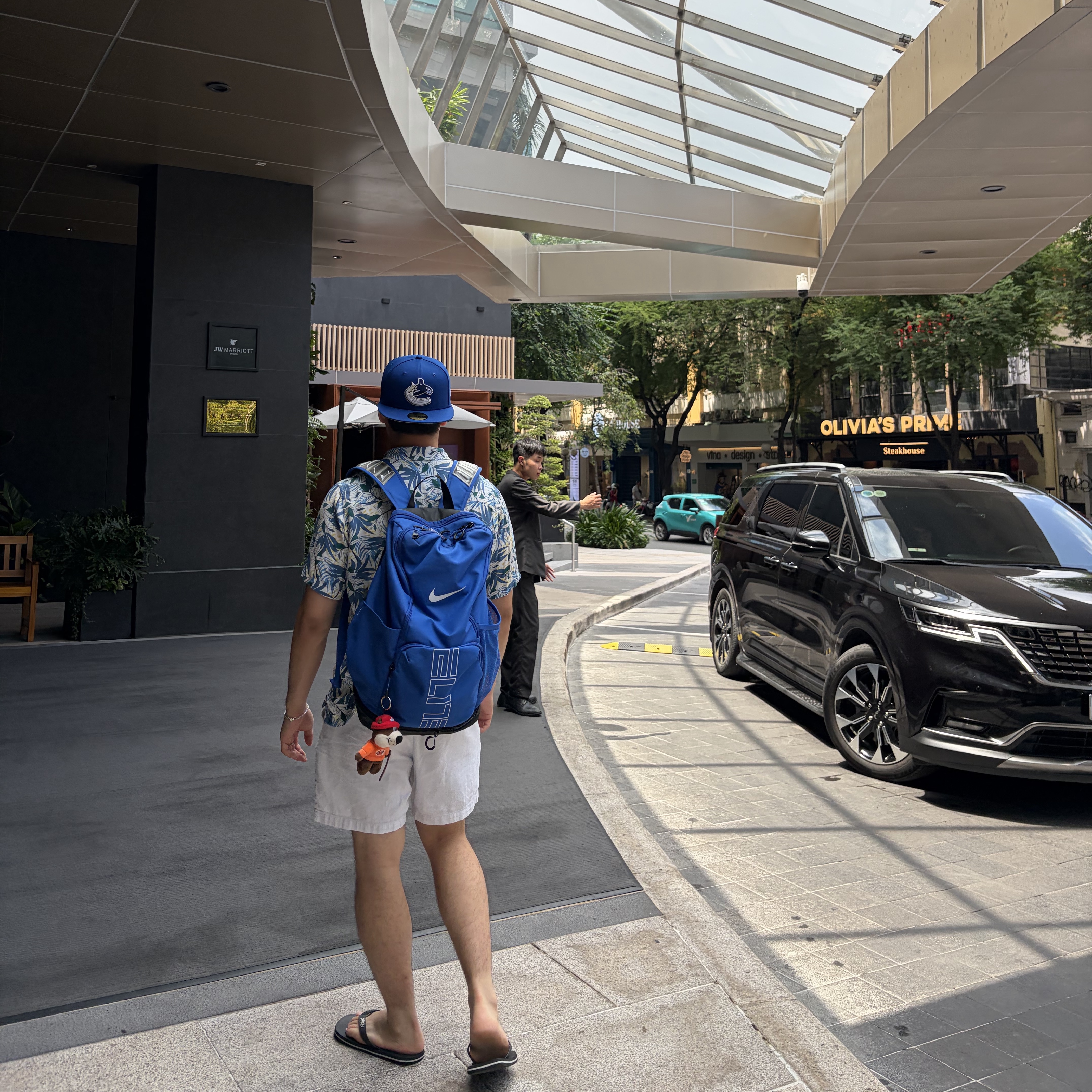 Nike Varsity Elite Backpack 32L Game Royal Black 착용 스타일 - 2