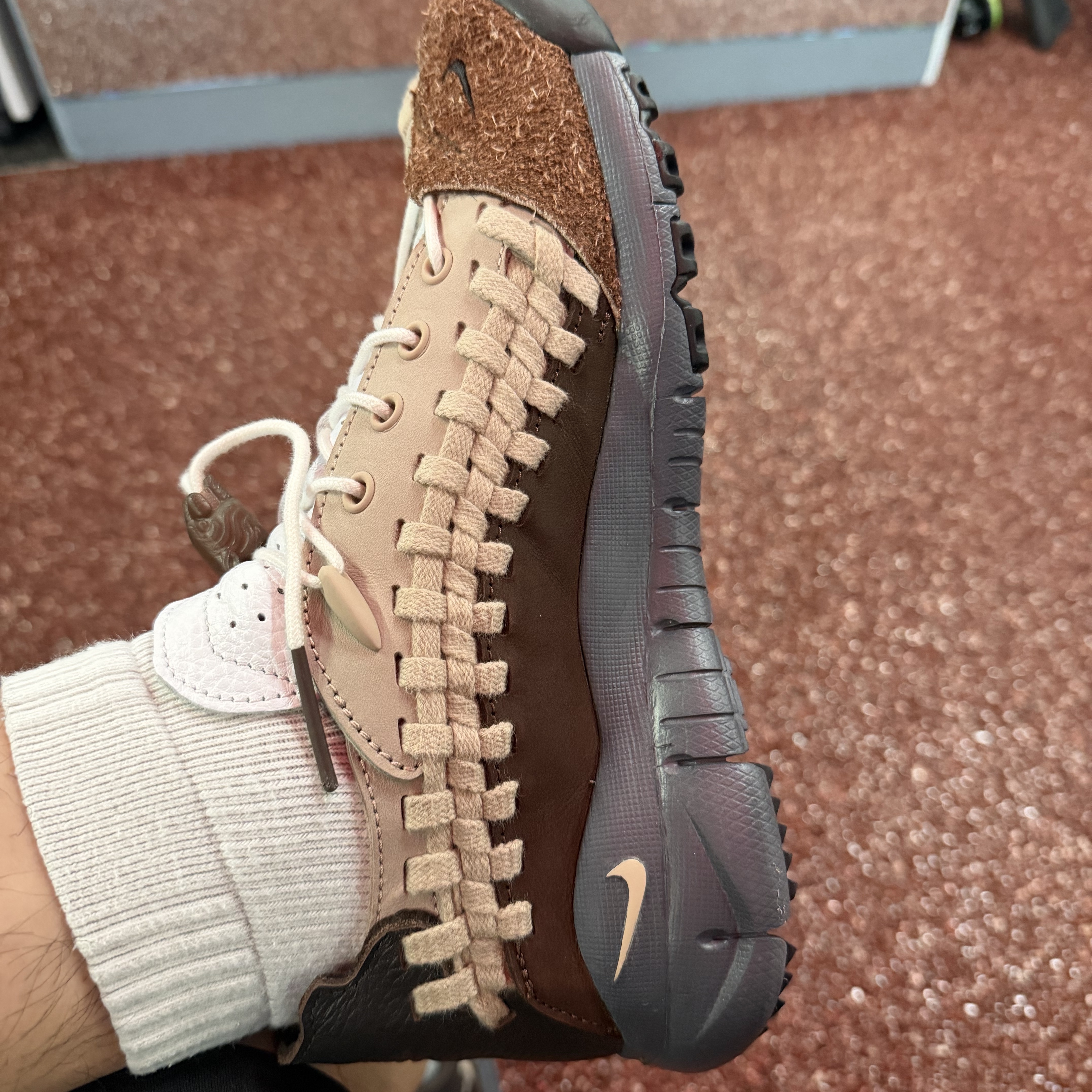 Nike x Soulgoods Homescape Woven Dark Field Brown and Medium Orewood Brown 착용 스타일 - 1