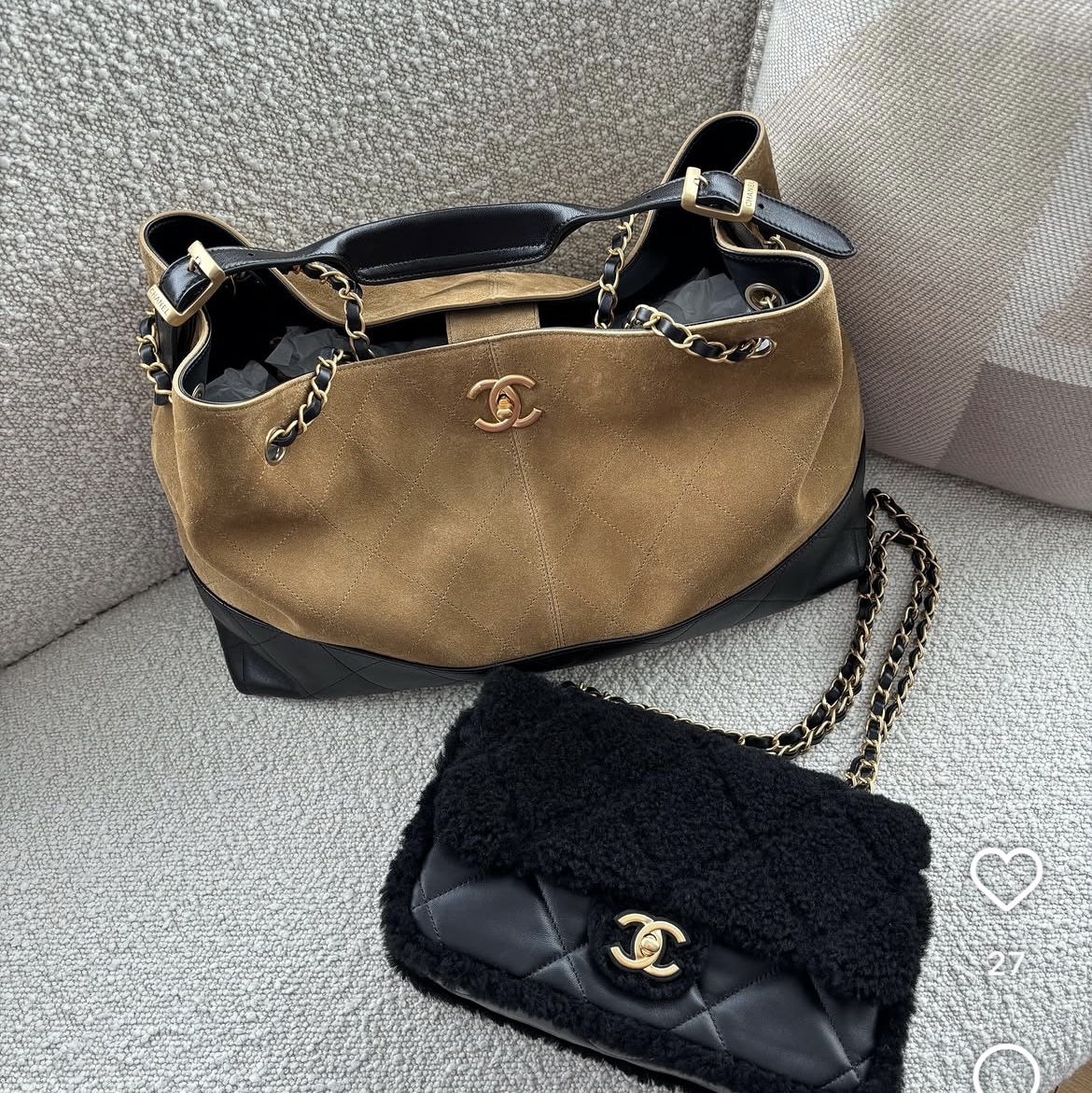 Chanel Small Shopping Bag Suede Calfskin Lambskin & Gold Beige Black 착용 스타일 - 2