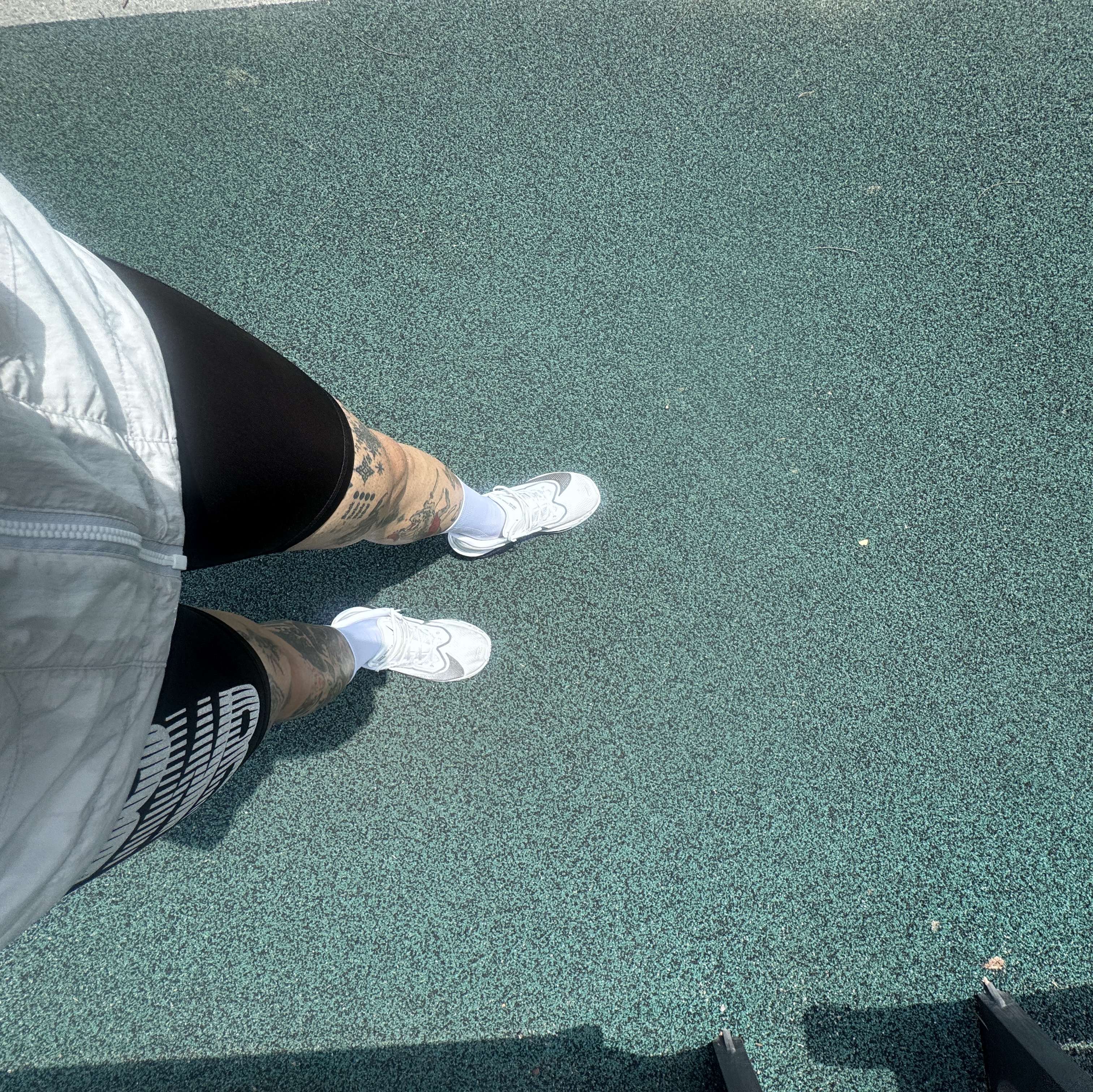[KREAM 단독] runwhither Half Tights Black 착용 스타일 - 1