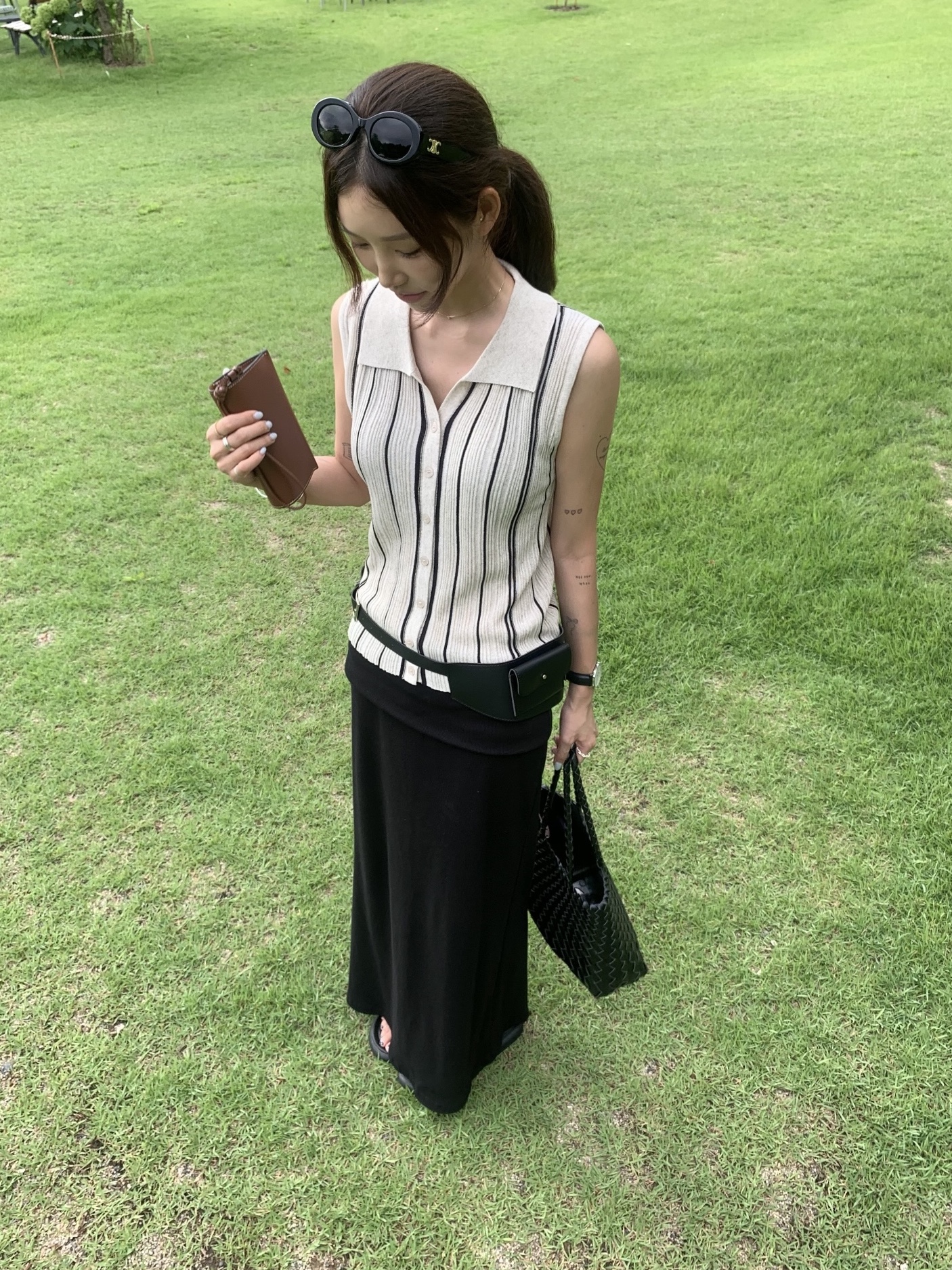 (W) Celine Triomphe 01 Sunglasses in Acetate Black, Dragon Diffusion Santa Croce Small Black 착용 스타일