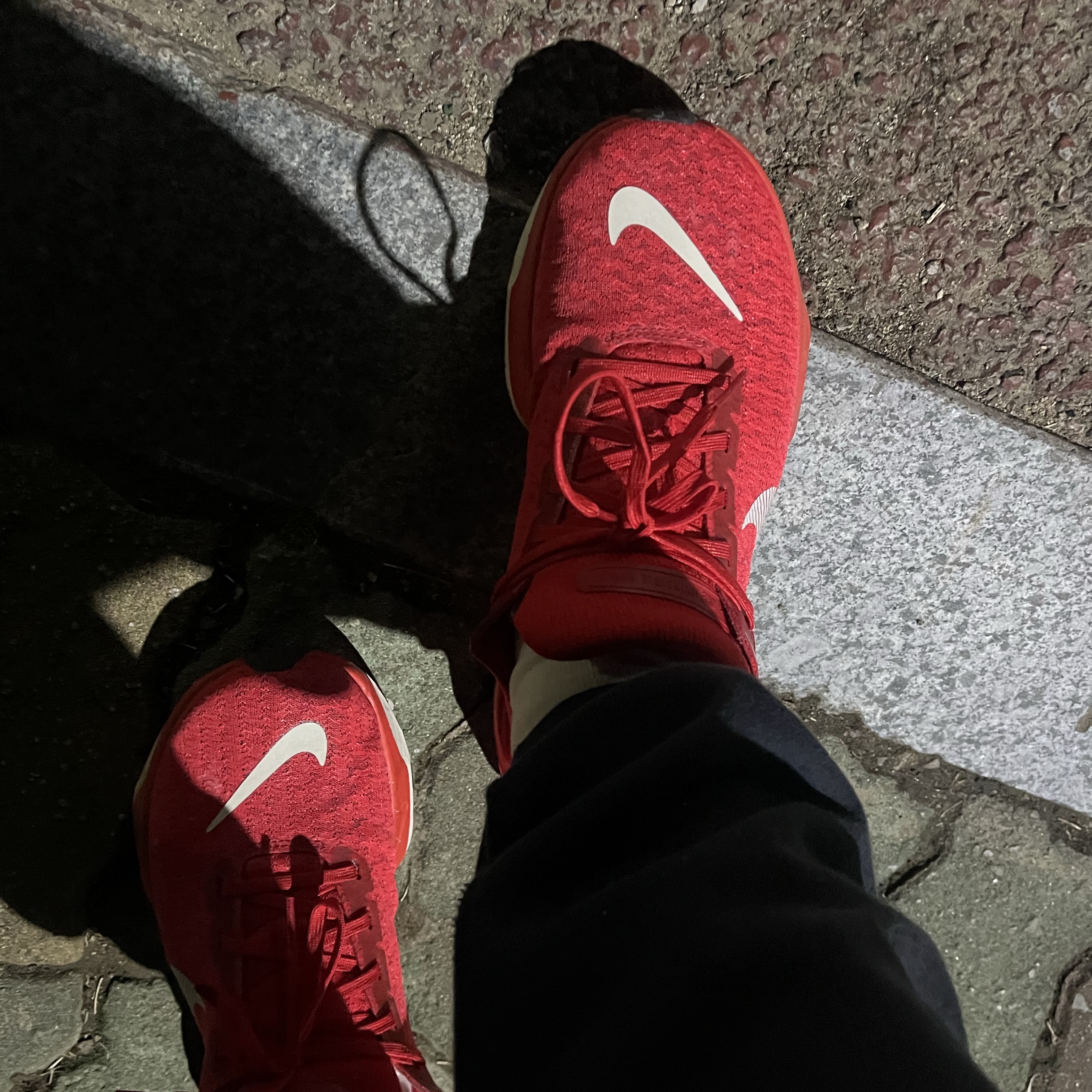Nike ZoomX Invincible Run 3 University Red White 착용 스타일 - 2