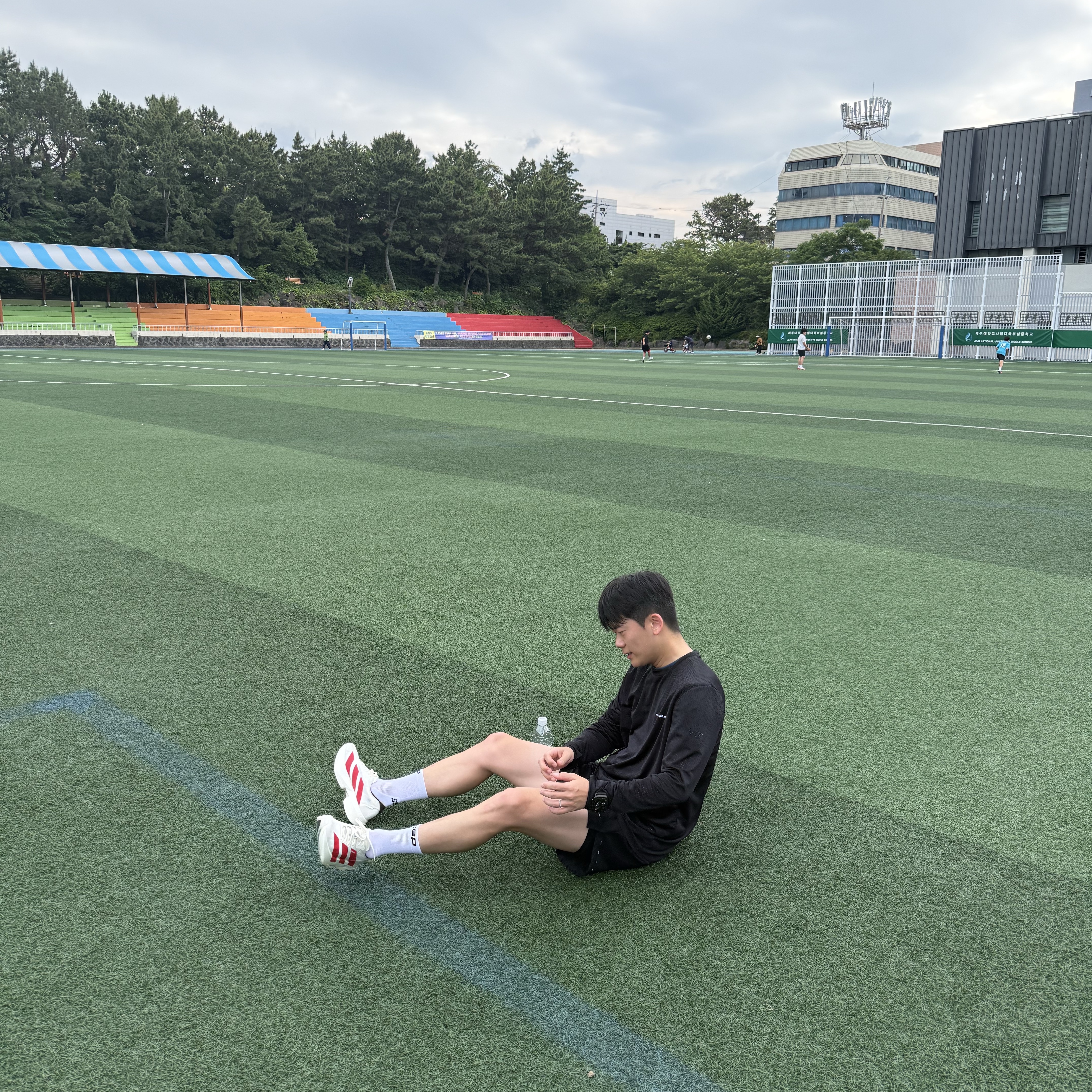 Adidas Adizero Adios Pro 4 Off White Better Scarlet 착용 스타일