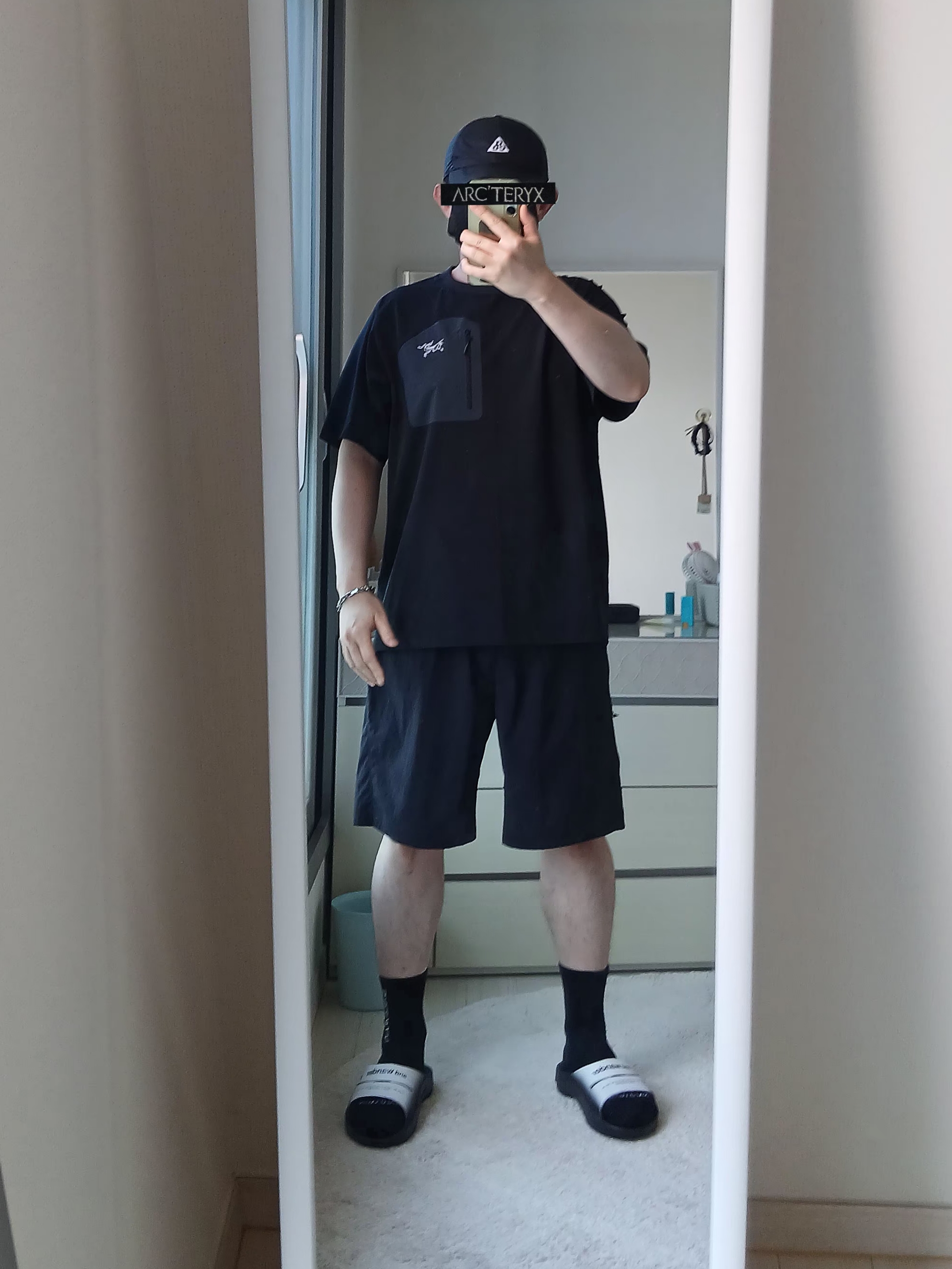 Nike ACG Trail Cap Black, Arc'teryx Konseal Pocket T-Shirt Black Grey 착용 스타일 - 5