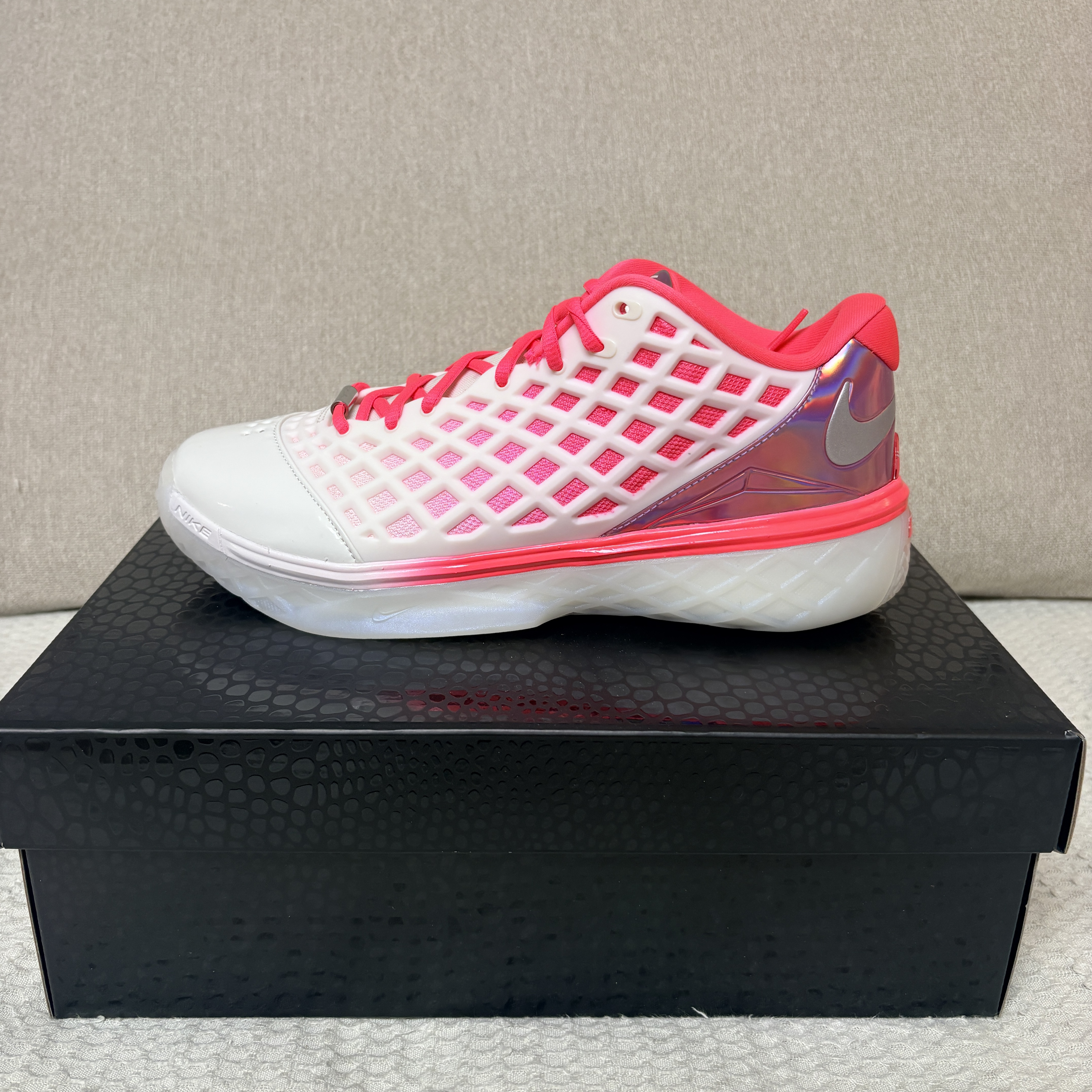 Nike Kobe 3 Low Protro Sail and Hot Punch 착용 스타일 - 2