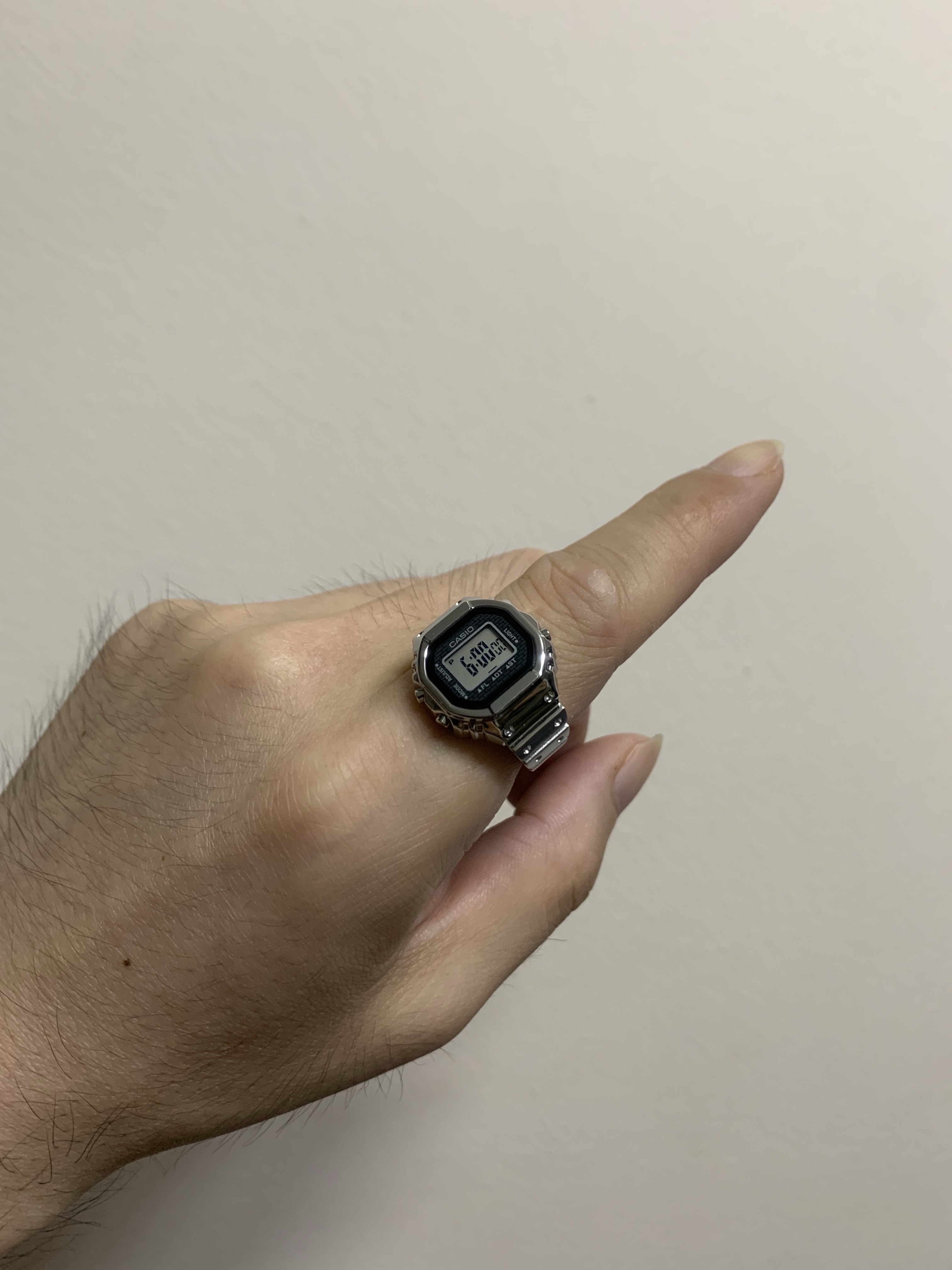 Casio 50th Anniversary Ring Watch CRW-001-1 착용 스타일 - 1