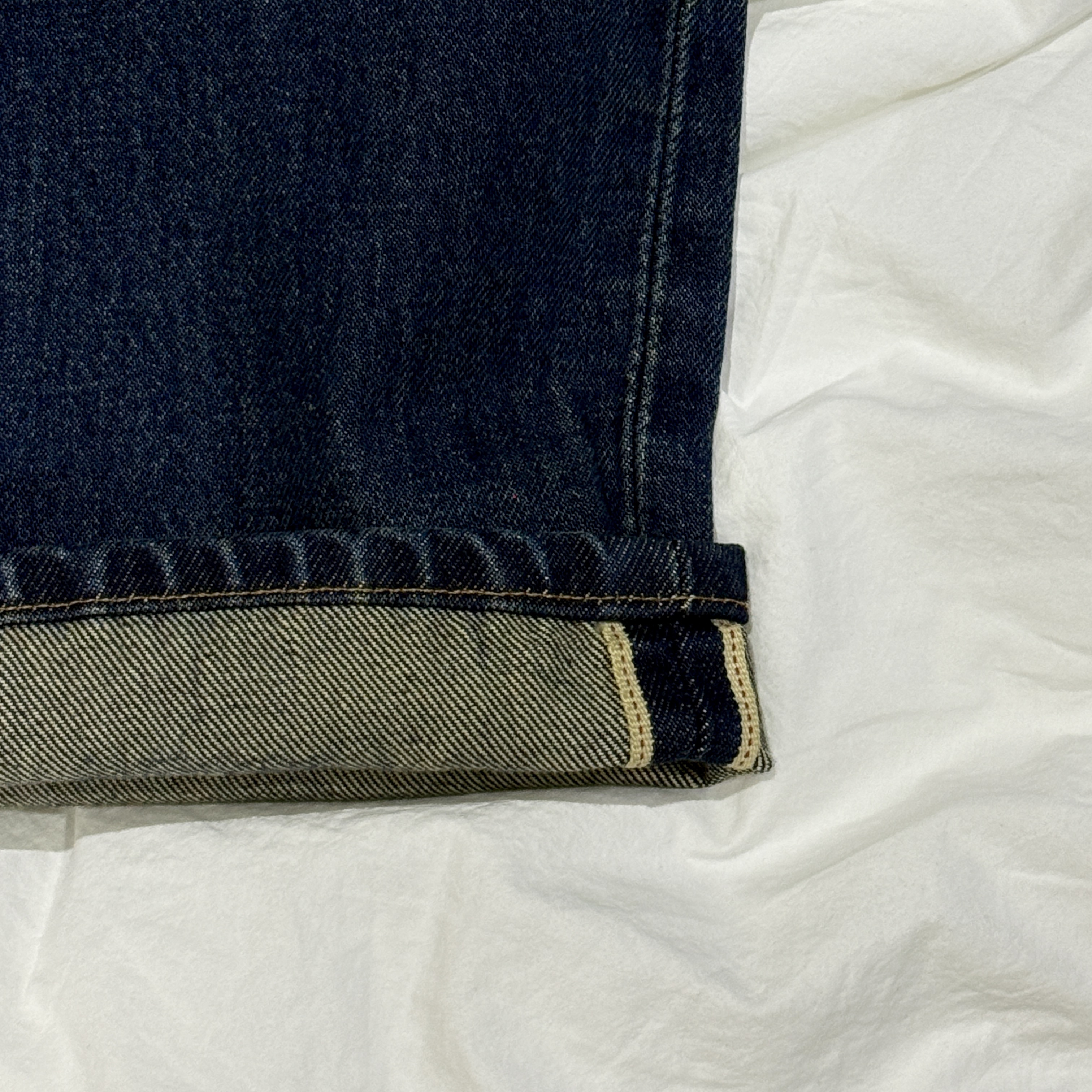 Levi's Women 501 90s Jean Medium Indigo 착용 스타일 - 3