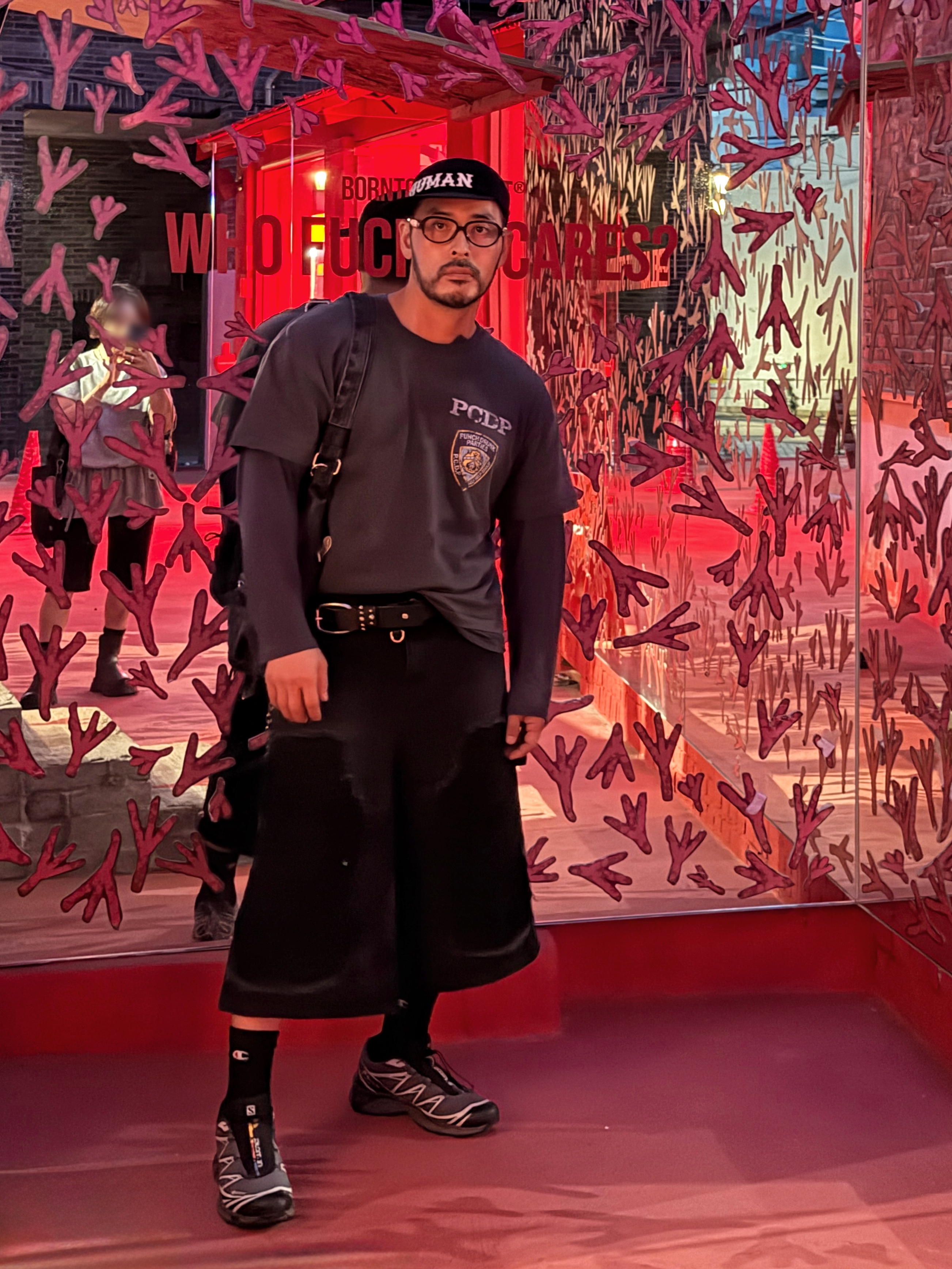 Salomon XT-6 Gore-Tex Black Ebony, [KREAM 단독] NOMANUAL Destroyed Bermuda Pants Washed Black 착용 스타일 - 5