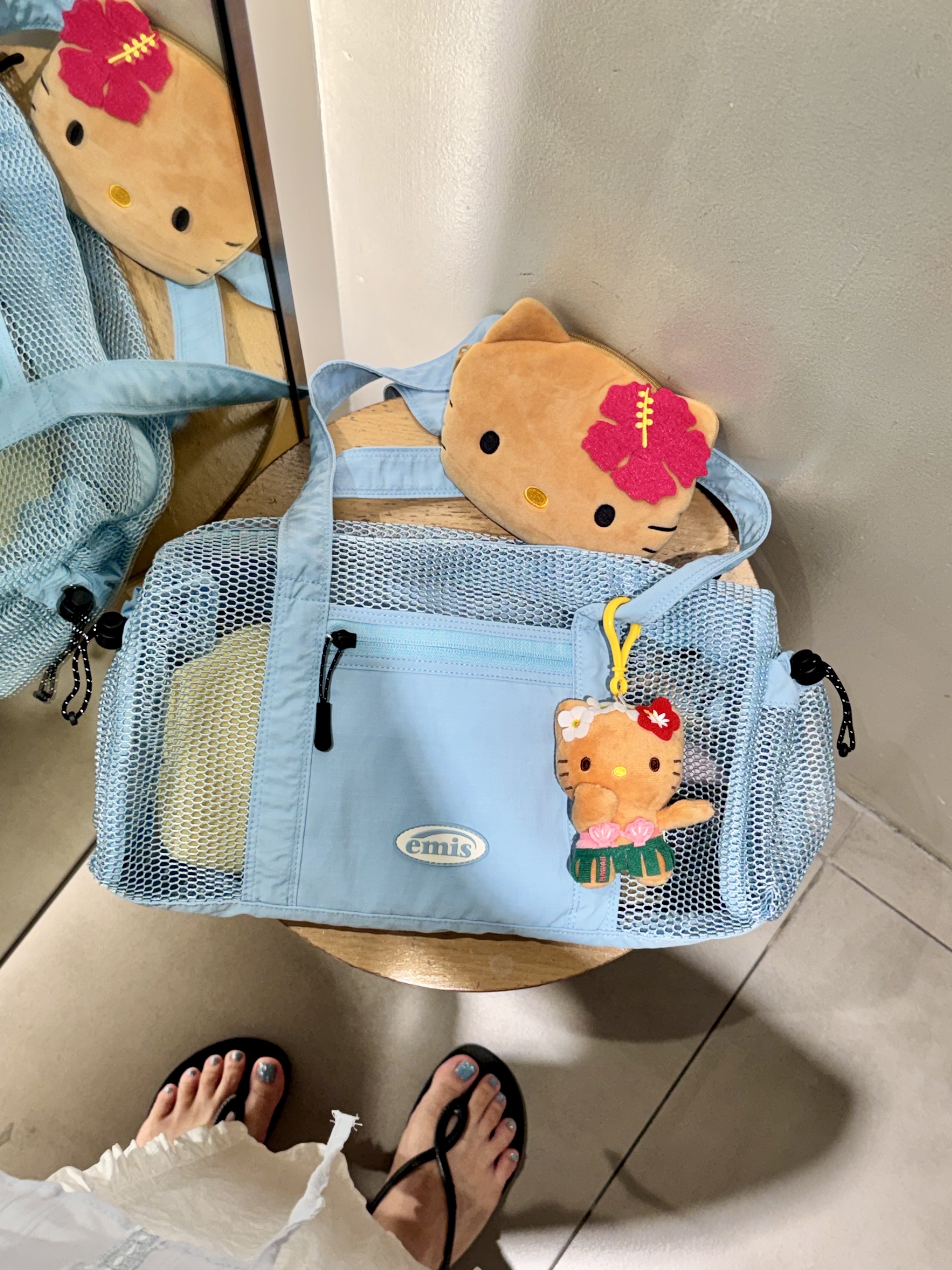 (W) Taw&Toe x Sanrio Hello Kitty Candy Pink, (Kids) Uniqlo UT x Monchhichi T-Shirt Off White 착용 스타일 - 3