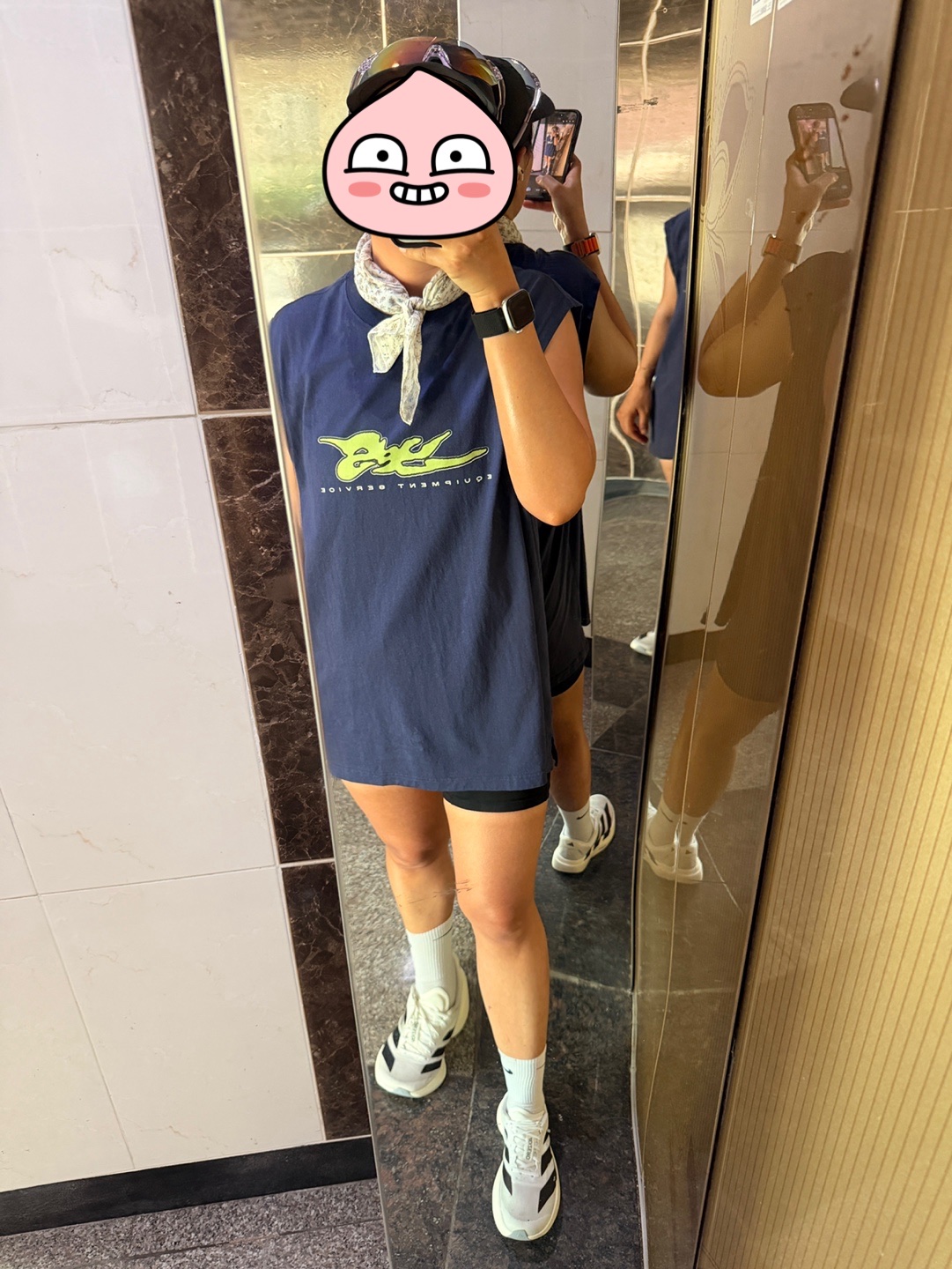 YESEYESEE Y.E.S Title Sleeveless Light Navy 착용 스타일 - 2