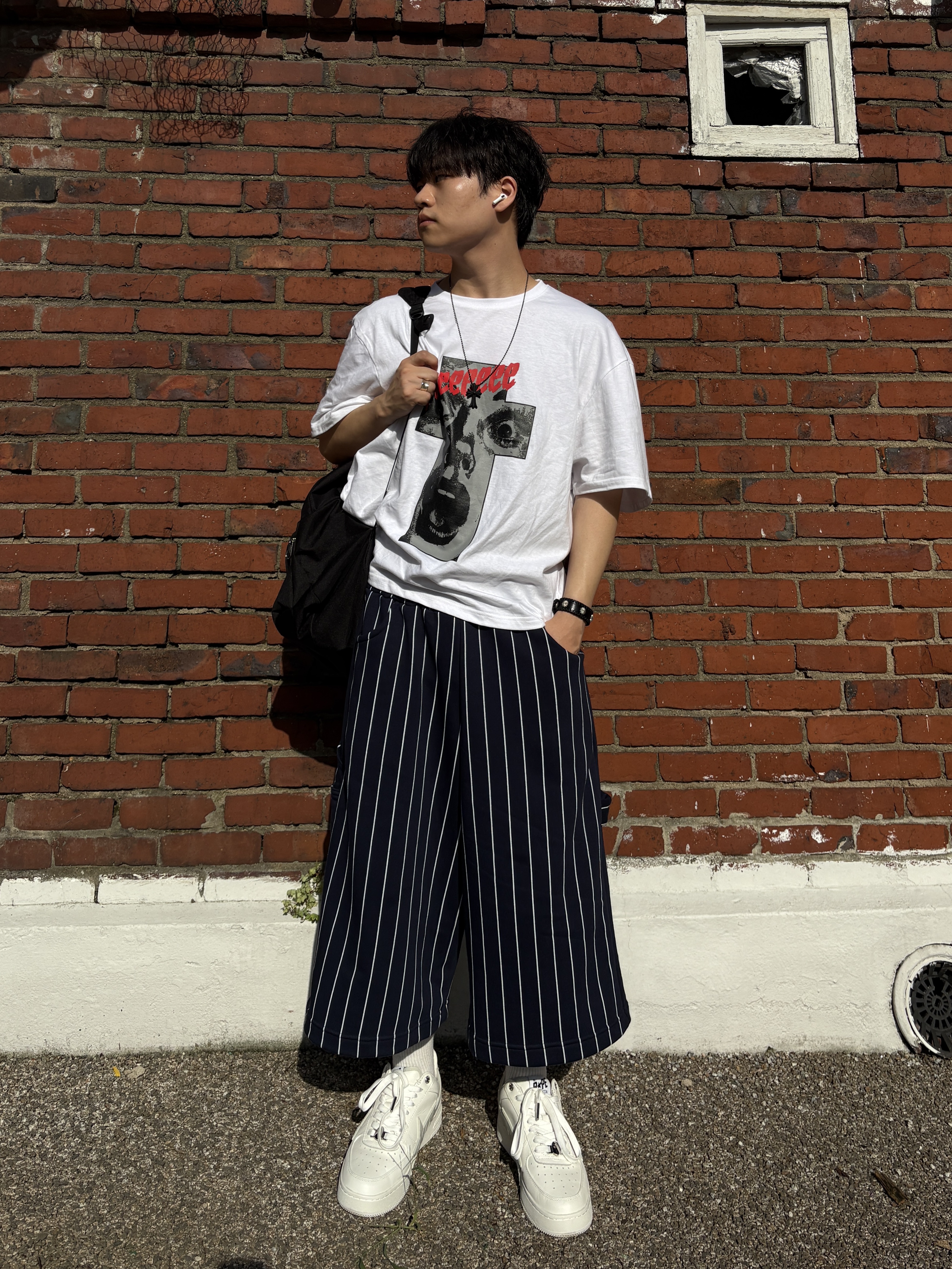 MJD X TRSC Stripe Side Snap Wide Carpenter Bermuda Pants Navy, BAPE Sta Os #2 White 착용 스타일 - 1
