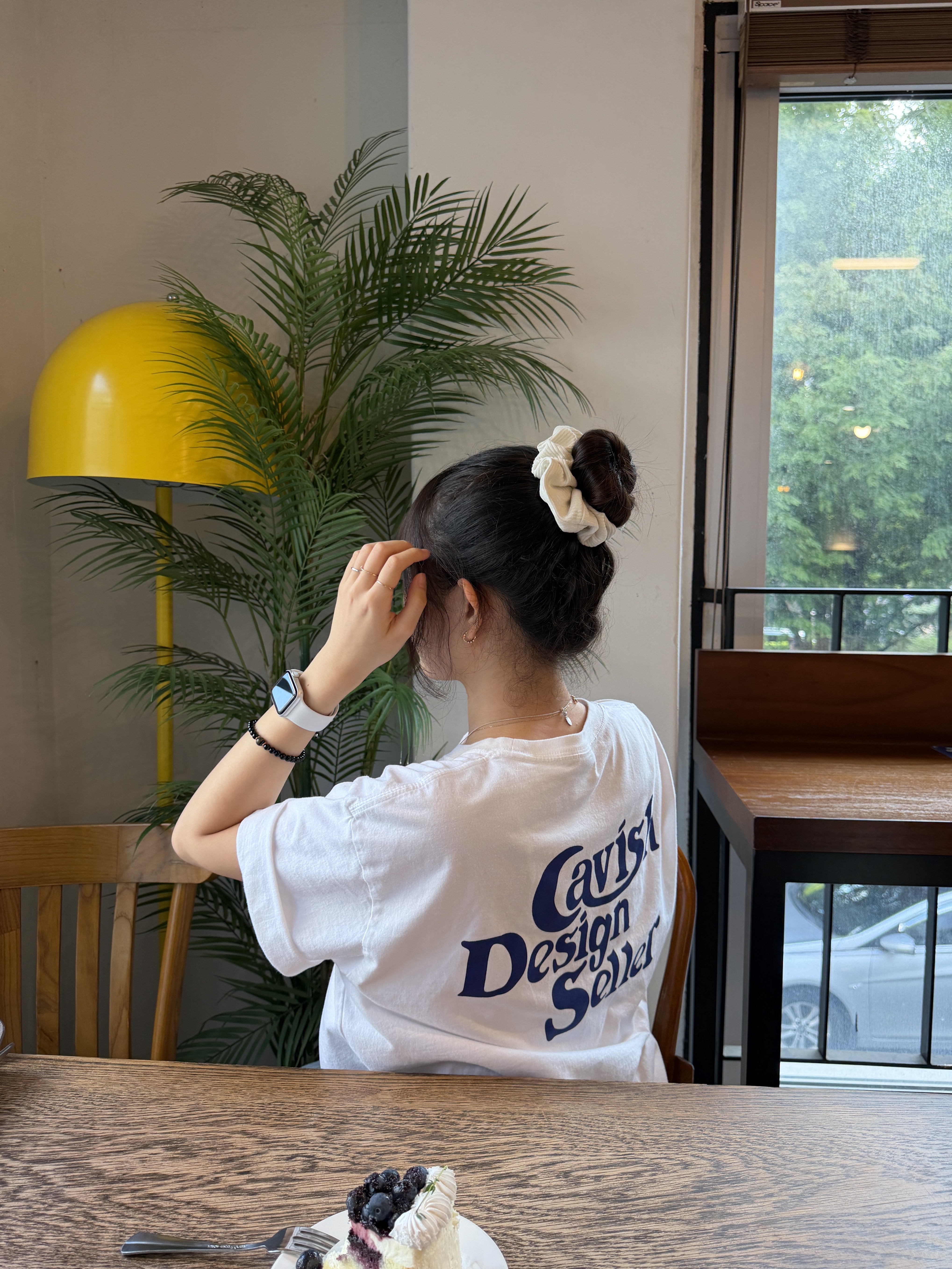 CAVISH Star Seller Logo SS Tee White 착용 스타일 - 6