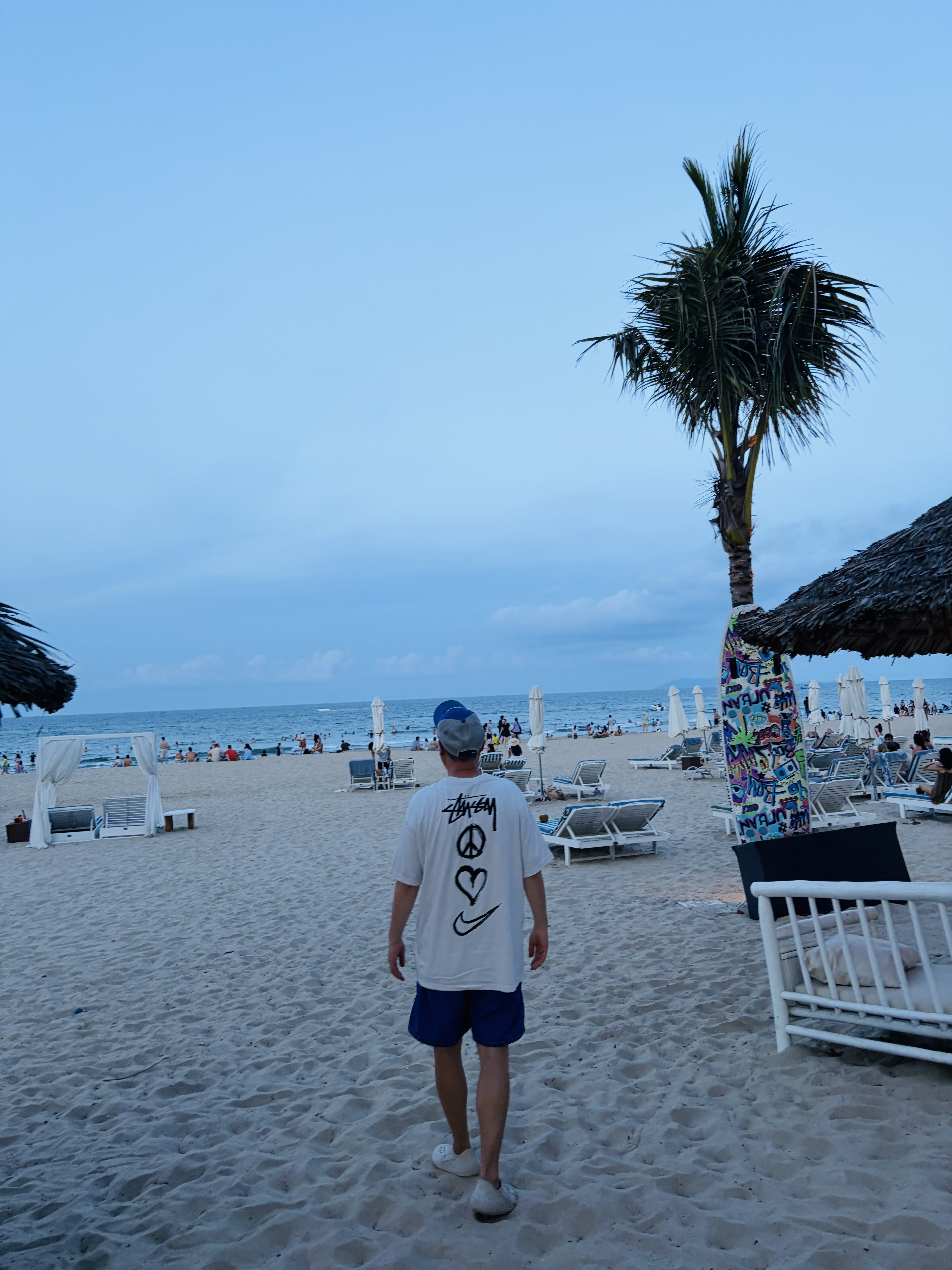 Nike x Stussy NRG RA T-Shirt Summit White (DM4942-121), Nike ReactX Rejuven8 Light Orewood Brown 착용 스타일 - 4