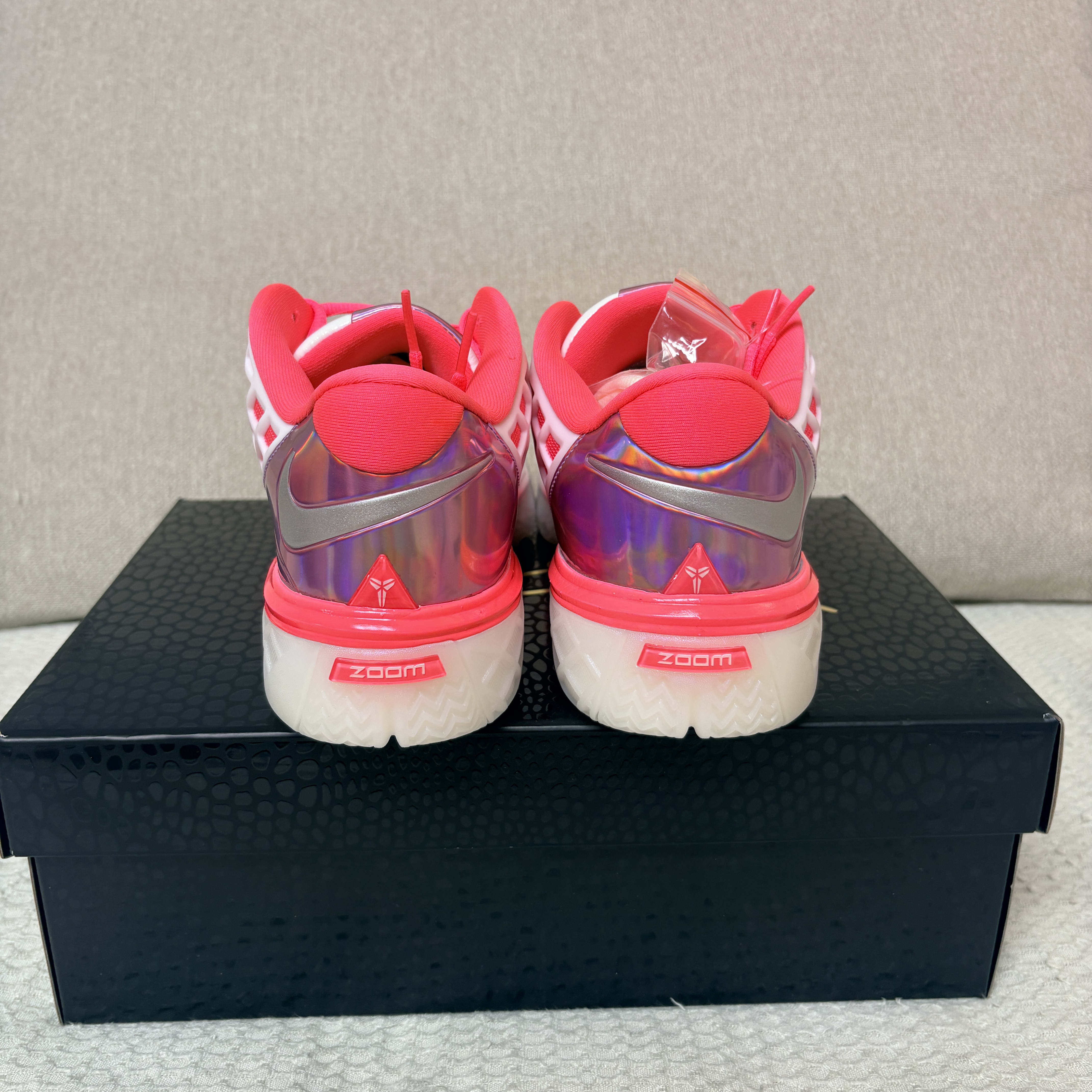 Nike Kobe 3 Low Protro Sail and Hot Punch 착용 스타일 - 5