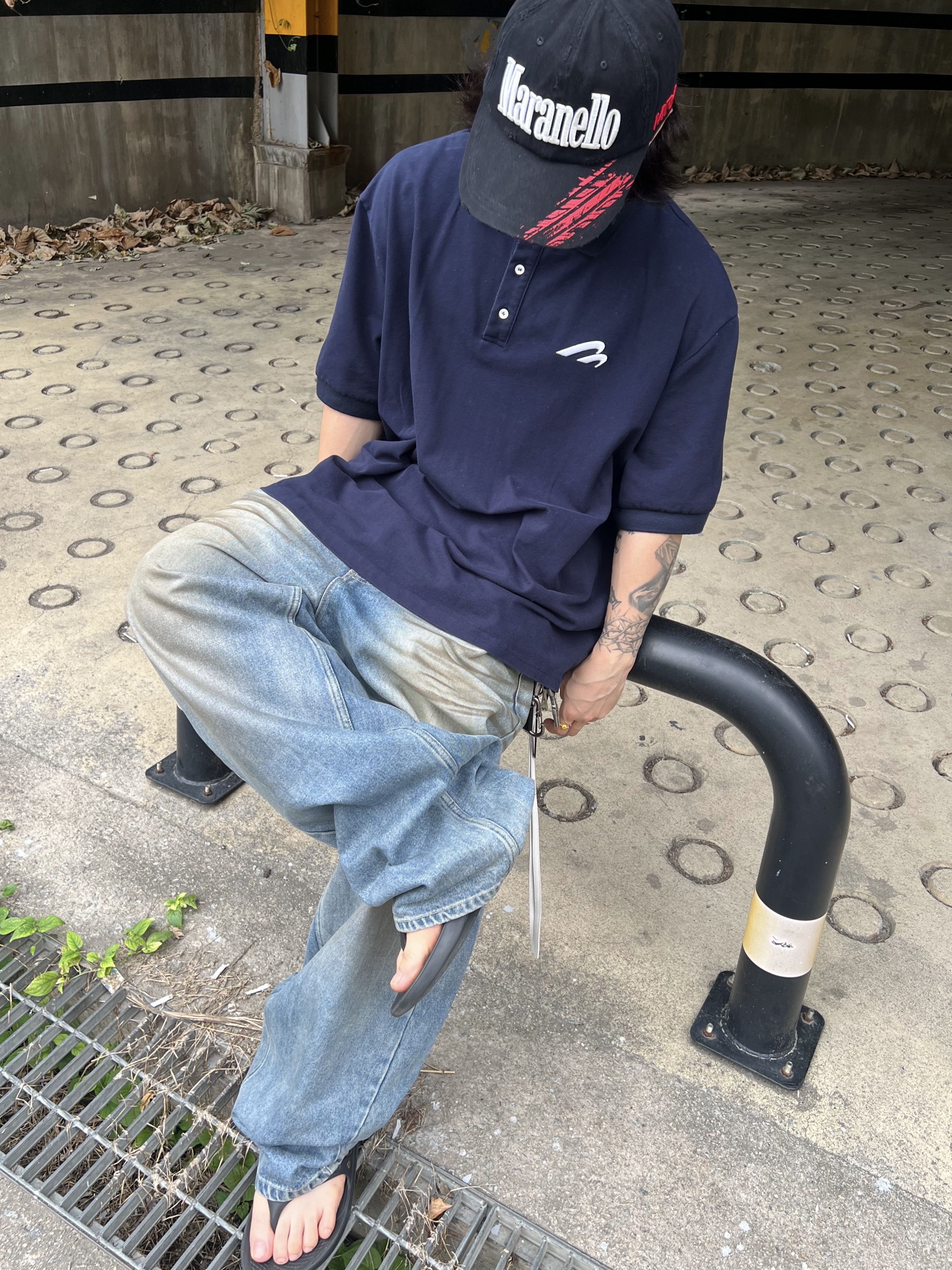 MJD Oversized Polo Navy, ETCE Maranello Skid Mark Vintage Cap Black 착용 스타일 - 1