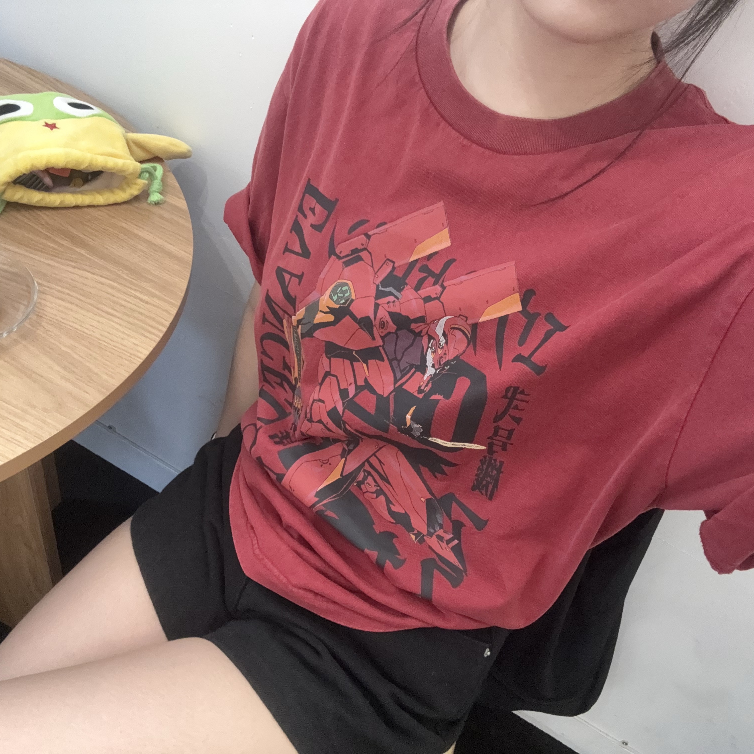 GU x Evangelion Washed Graphic T-Shirt Red 착용 스타일
