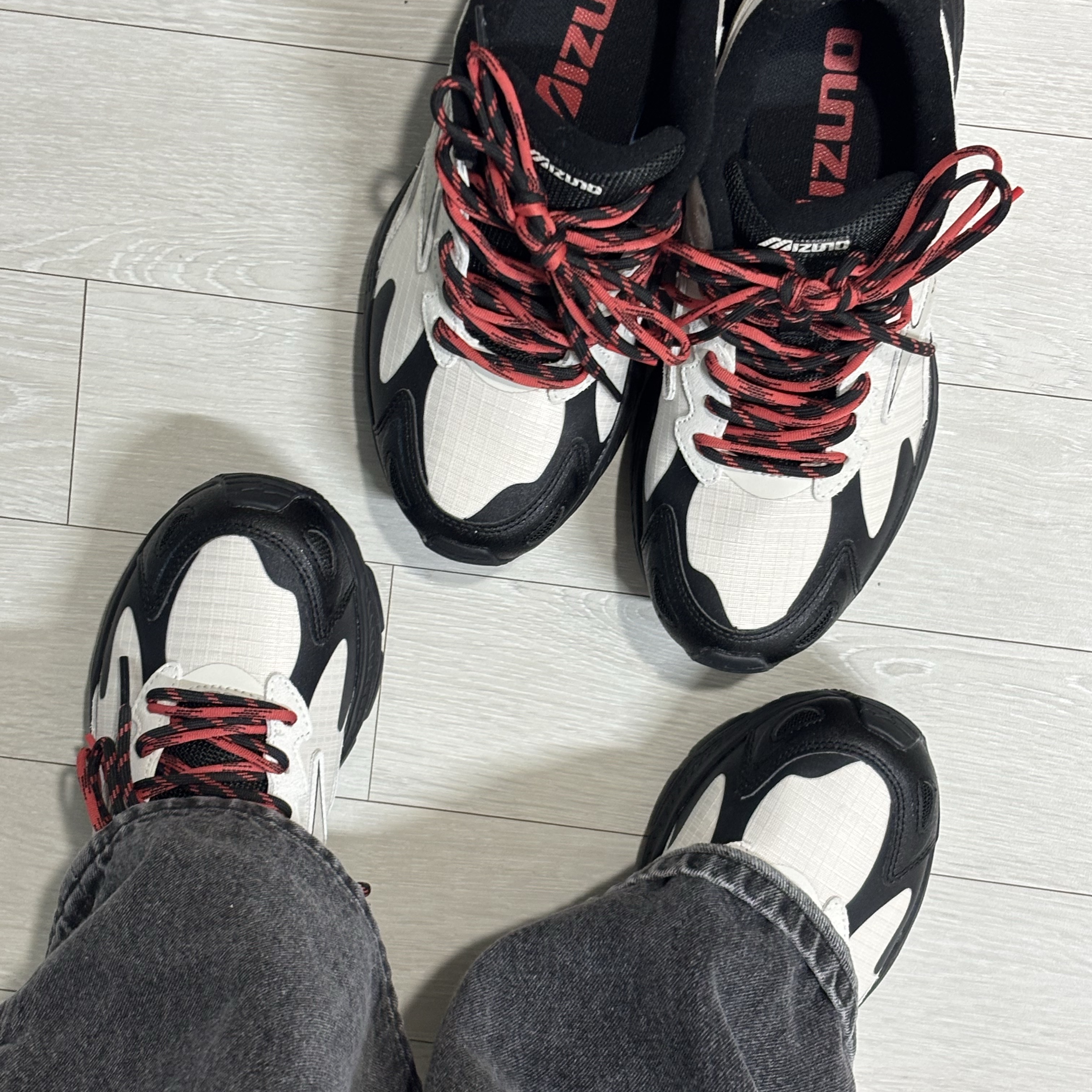 Mizuno Racer S Light Grey 착용 스타일