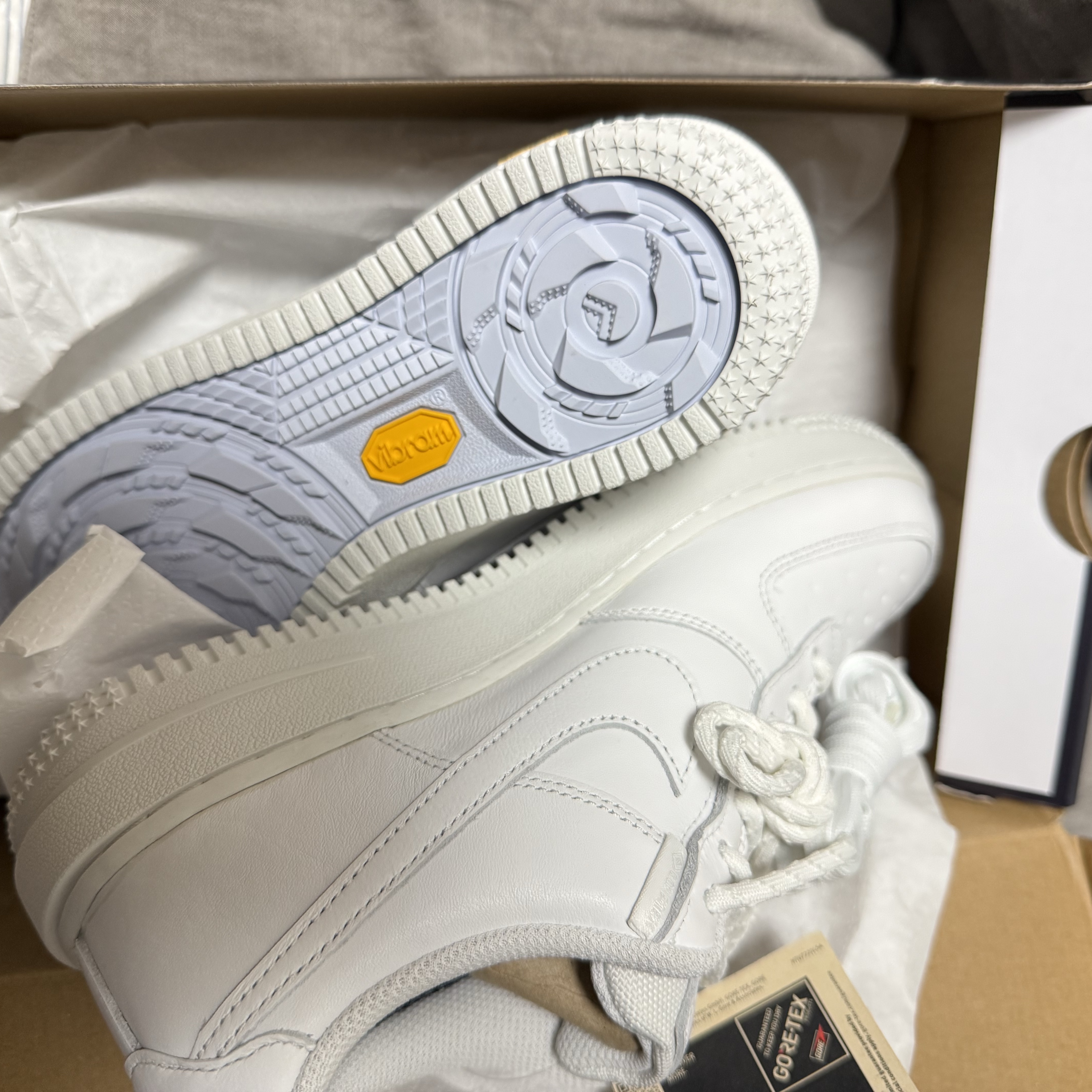Nike Air Force 1 Low Gore-Tex Vibram Summit White 착용 스타일 - 3