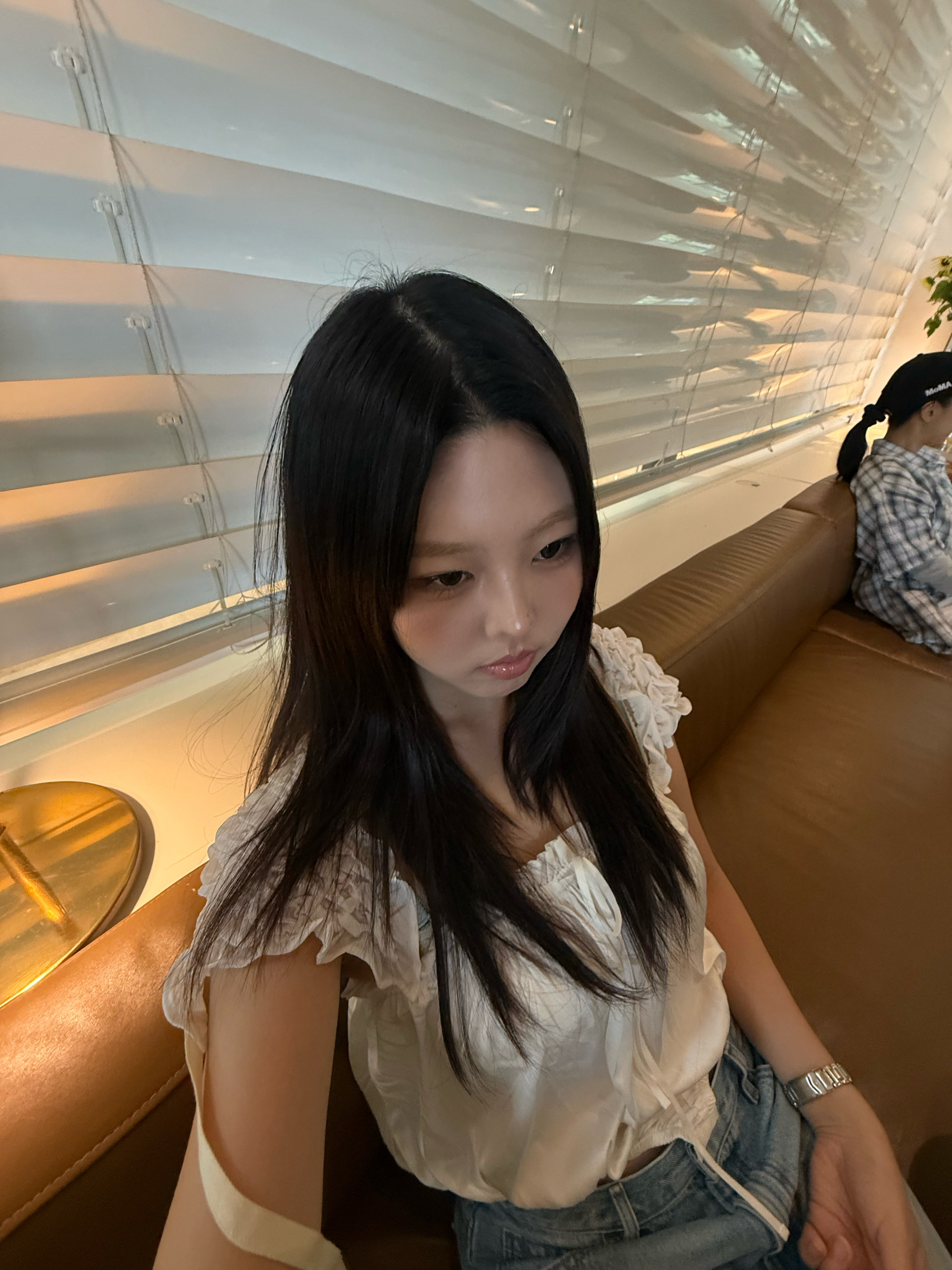(W) Glowny Poppy Balloon Top White 착용 스타일 - 3