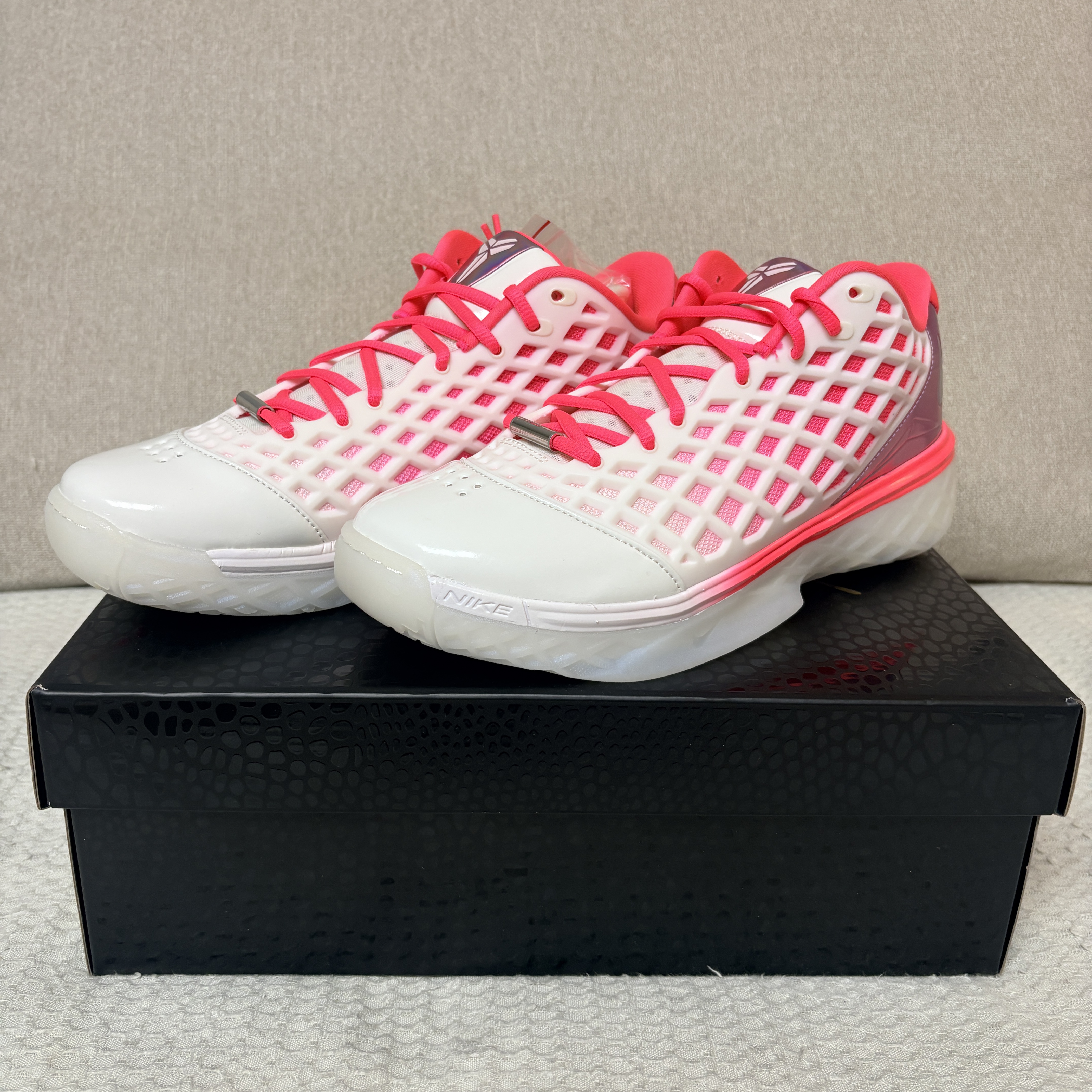Nike Kobe 3 Low Protro Sail and Hot Punch 착용 스타일 - 1