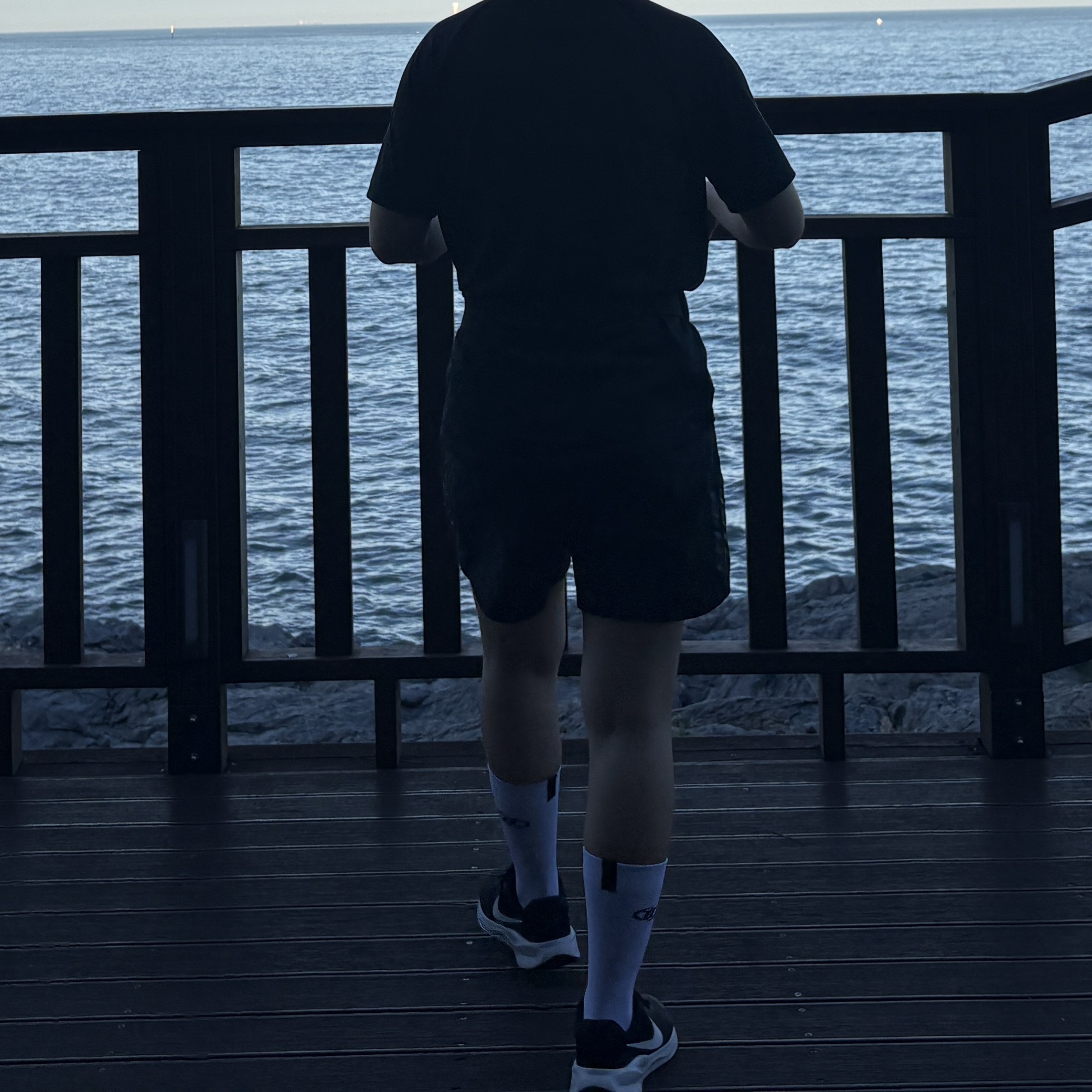 BORN TO WIN BRN Running Compression Socks White 착용 스타일 - 2