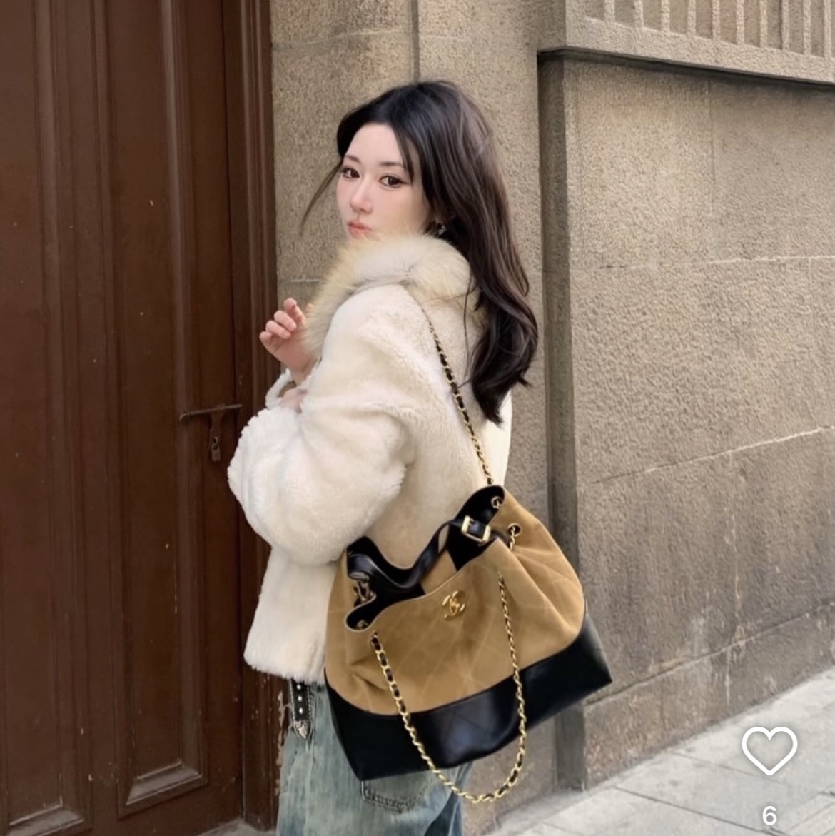 Chanel Small Shopping Bag Suede Calfskin Lambskin & Gold Beige Black 착용 스타일 - 1