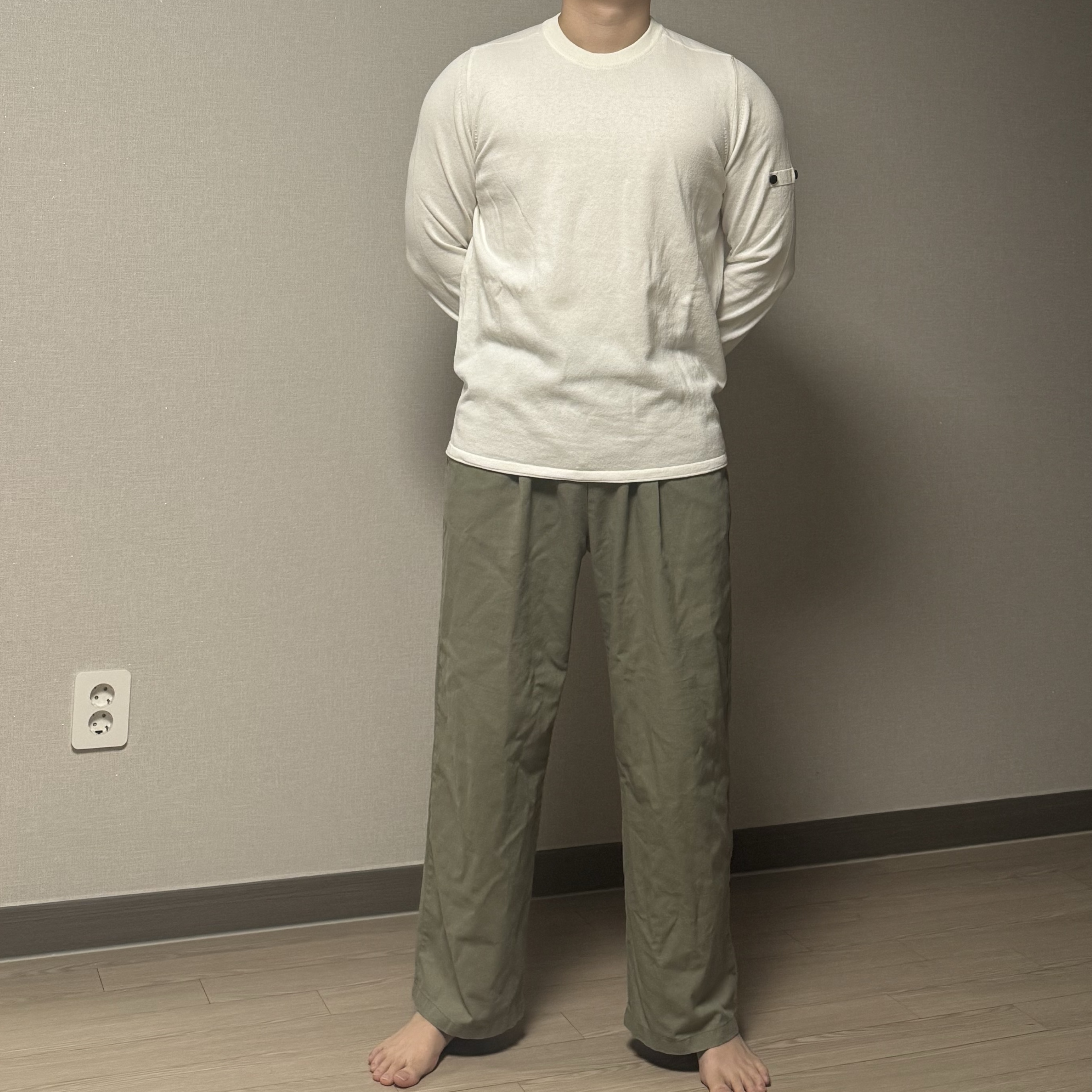 Stone Island 532B9 Crewneck Knit White - 23SS 착용 스타일