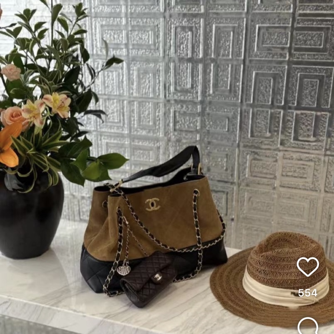 Chanel Small Shopping Bag Suede Calfskin Lambskin & Gold Beige Black 착용 스타일