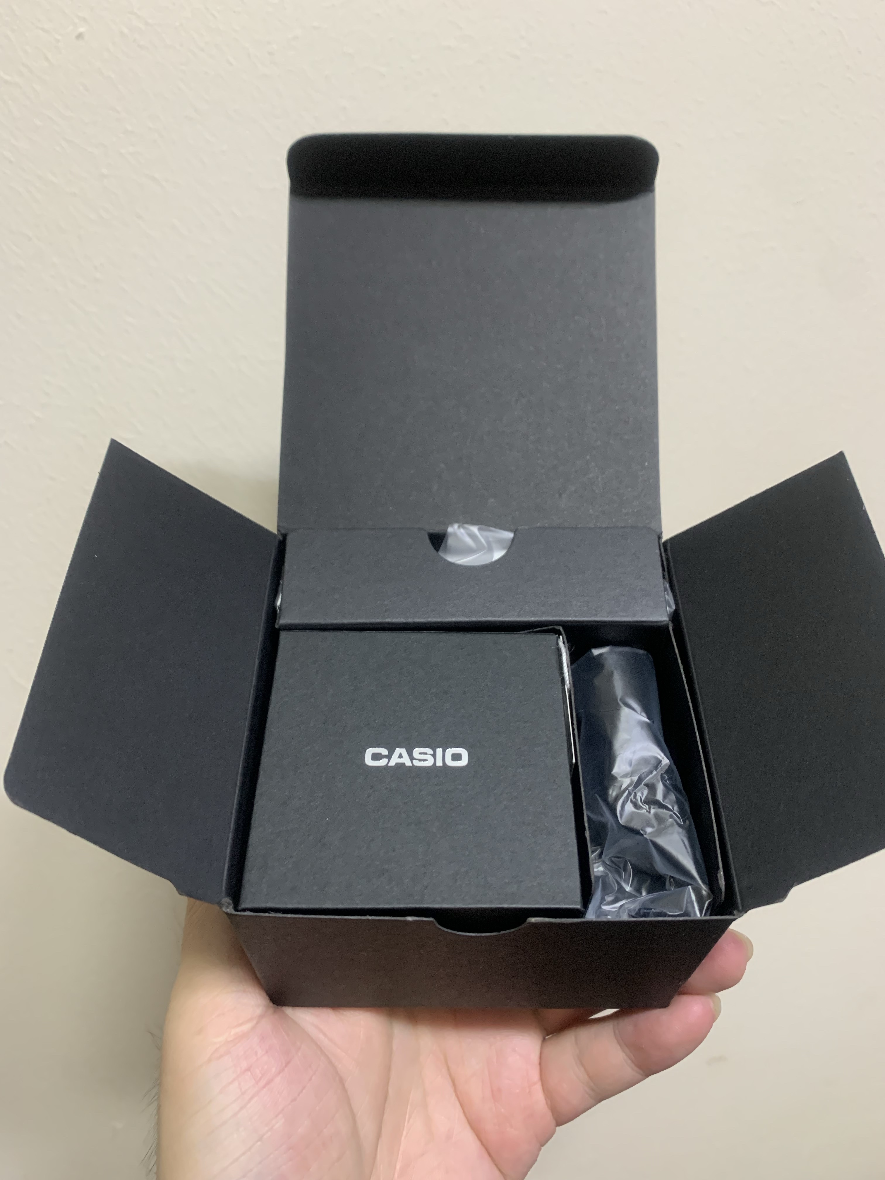 Casio 50th Anniversary Ring Watch CRW-001-1 착용 스타일 - 3