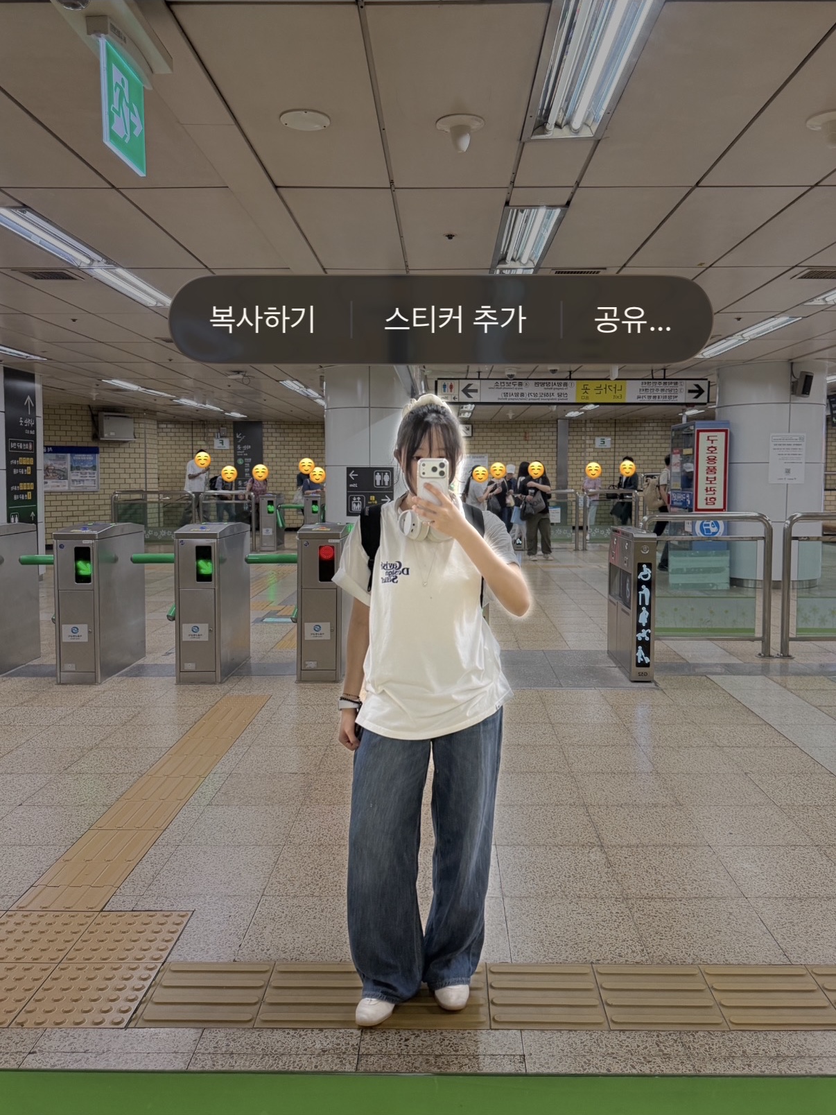 CAVISH Star Seller Logo SS Tee White 착용 스타일 - 5