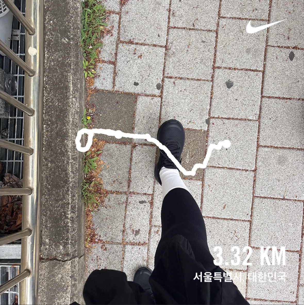 (W) Nike Revolution 7 Black Off Noir 착용 스타일
