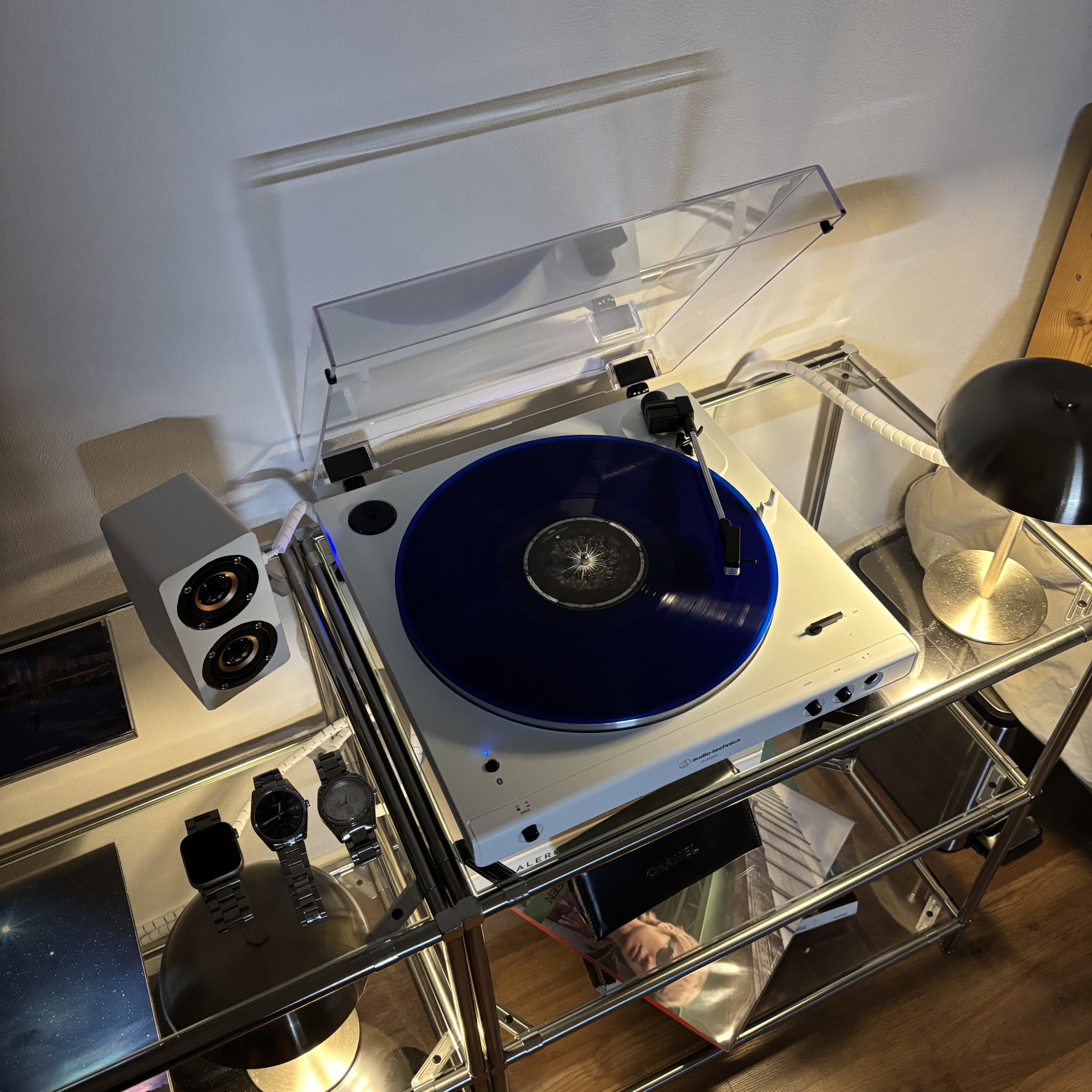 Changmo Boyhood LP, Audio-Technica AT-LP60XBT Fully Automatic Wireless Belt-Drive Turntable All White 착용 스타일