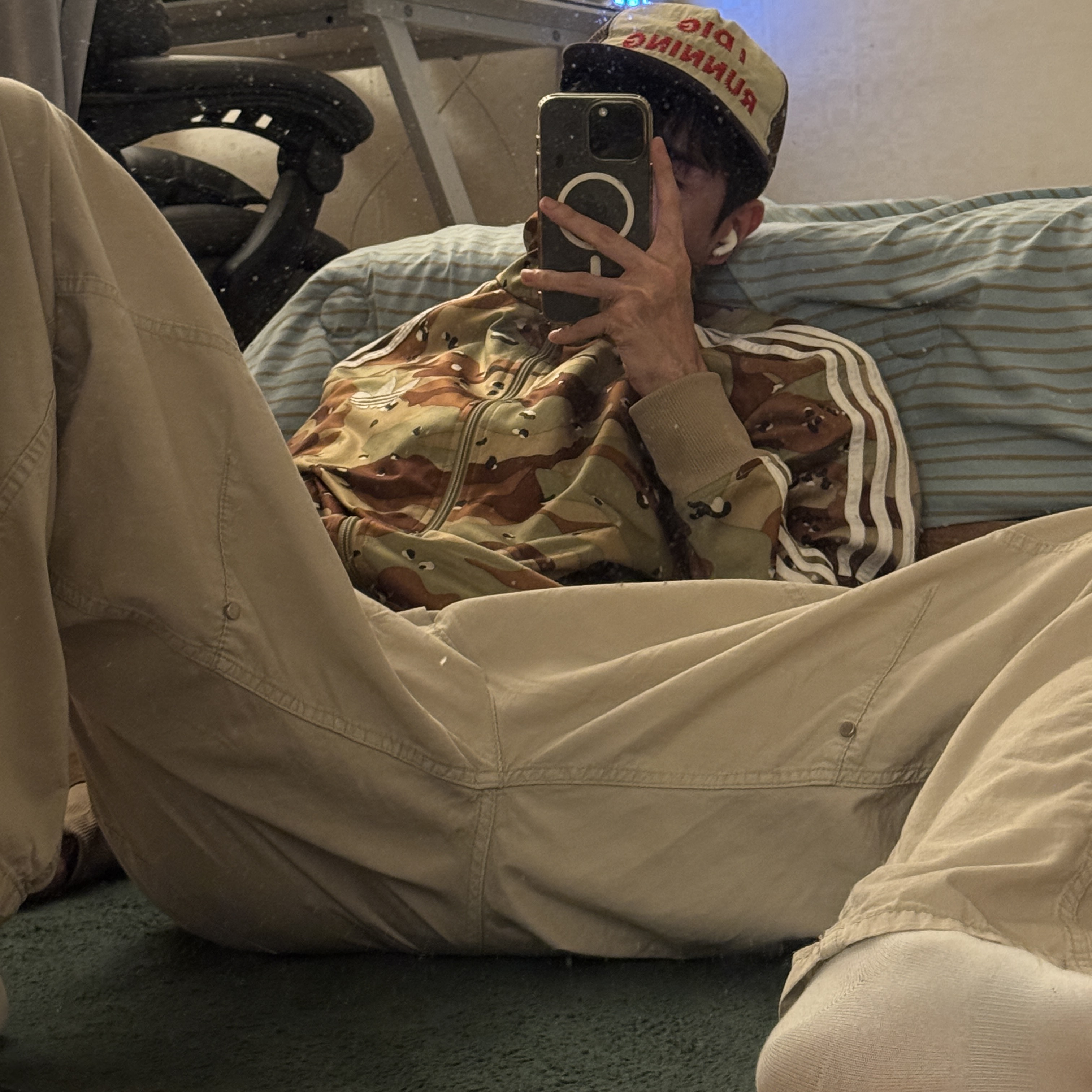 Alex Zono I Dig Running Trucker Hat OG Brown 착용 스타일