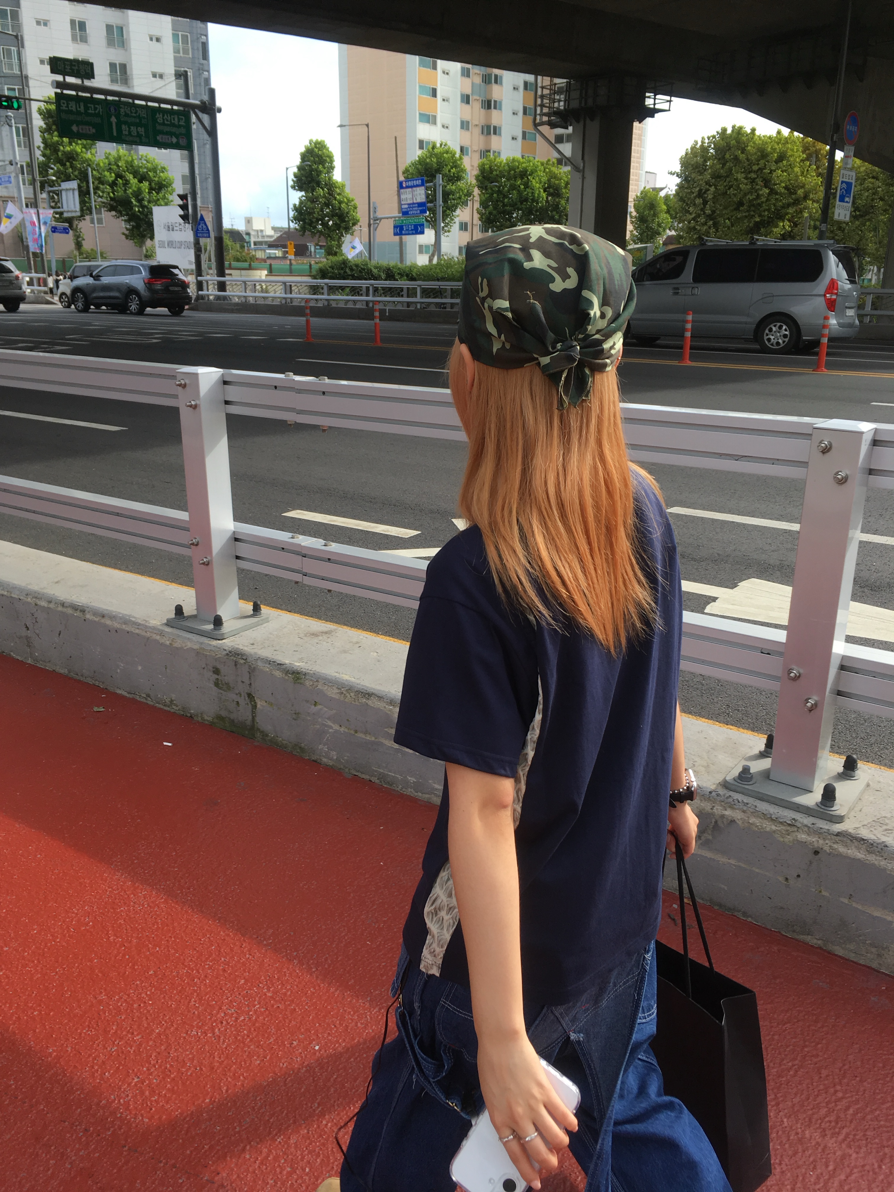 Xlim Ep.7 Synopsis 02 T-Shirt Navy 착용 스타일