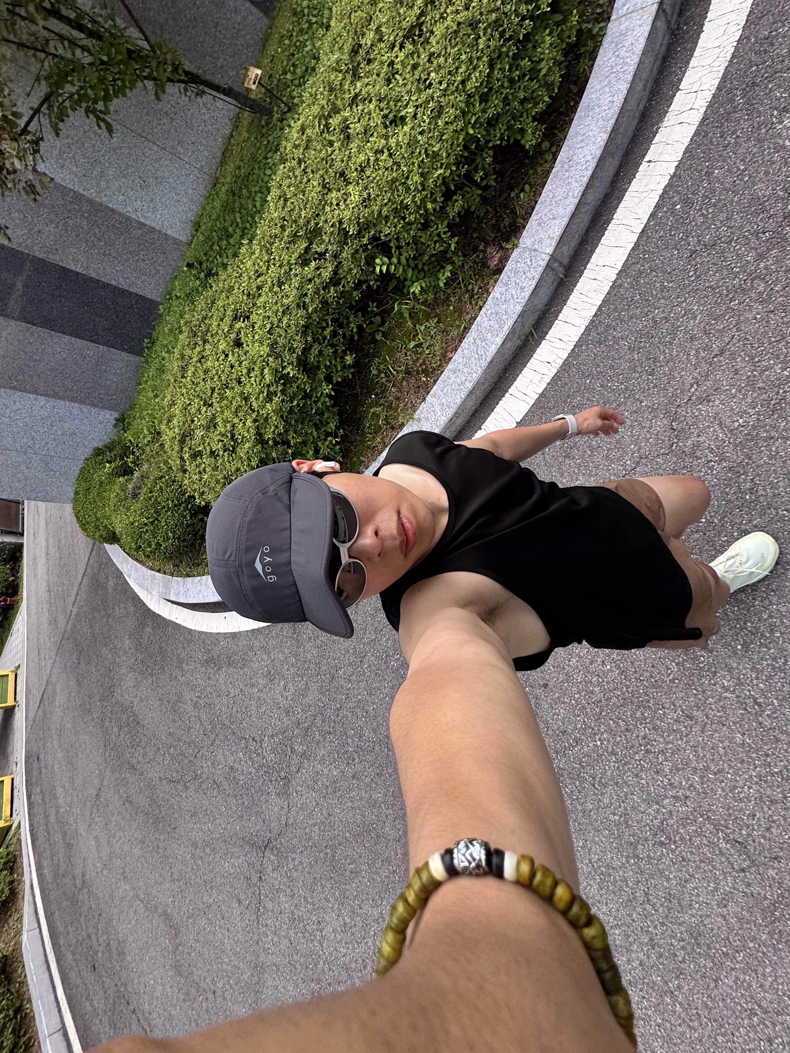 Oakley Eye Jacket Redux Silver Frame Prizm Black Polarized Lenses High Bridge Fit, On Running x Post Archive Faction (Paf) Cloudmonster 2 Seedling White 착용 스타일 - 3