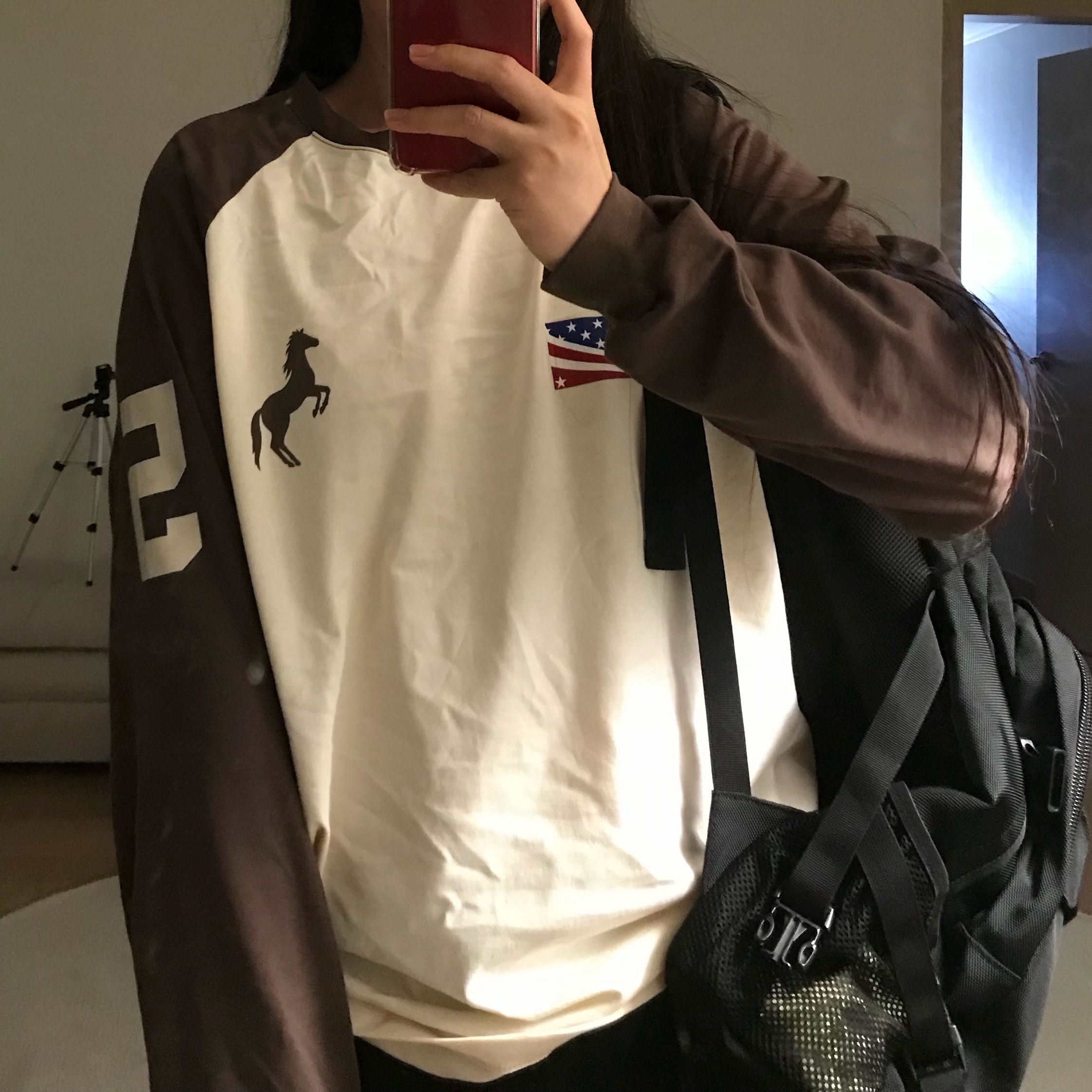 NICKELHOUSE DONKEY RAGLAN LONG SLEEVE BROWN, NICKELHOUSE DONKEY RAGLAN LONG SLEEVE 착용 스타일 - 1