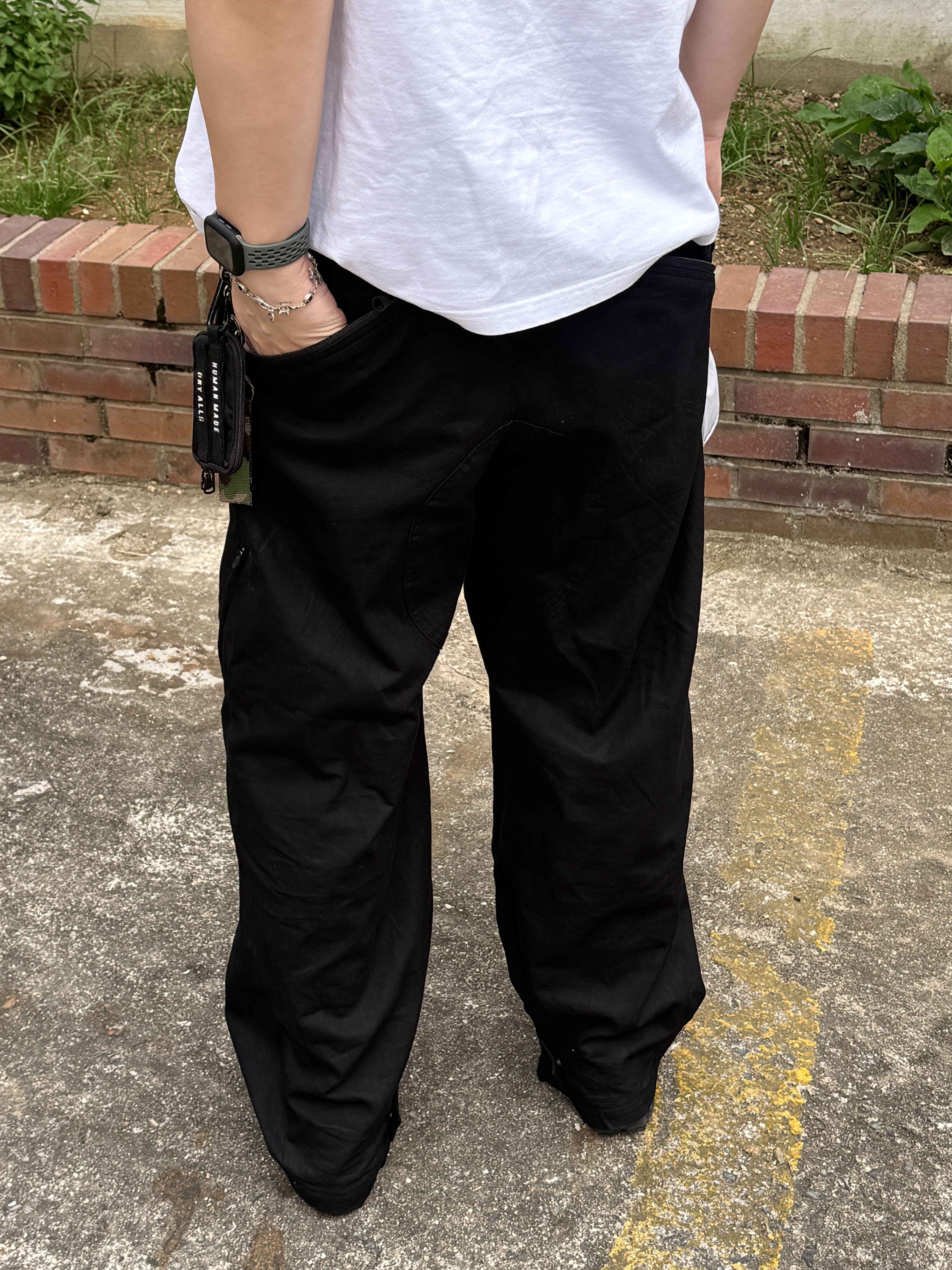 Sansan Gear Back Pocket Pants Black, Human Made Military Card Case Black 착용 스타일 - 3