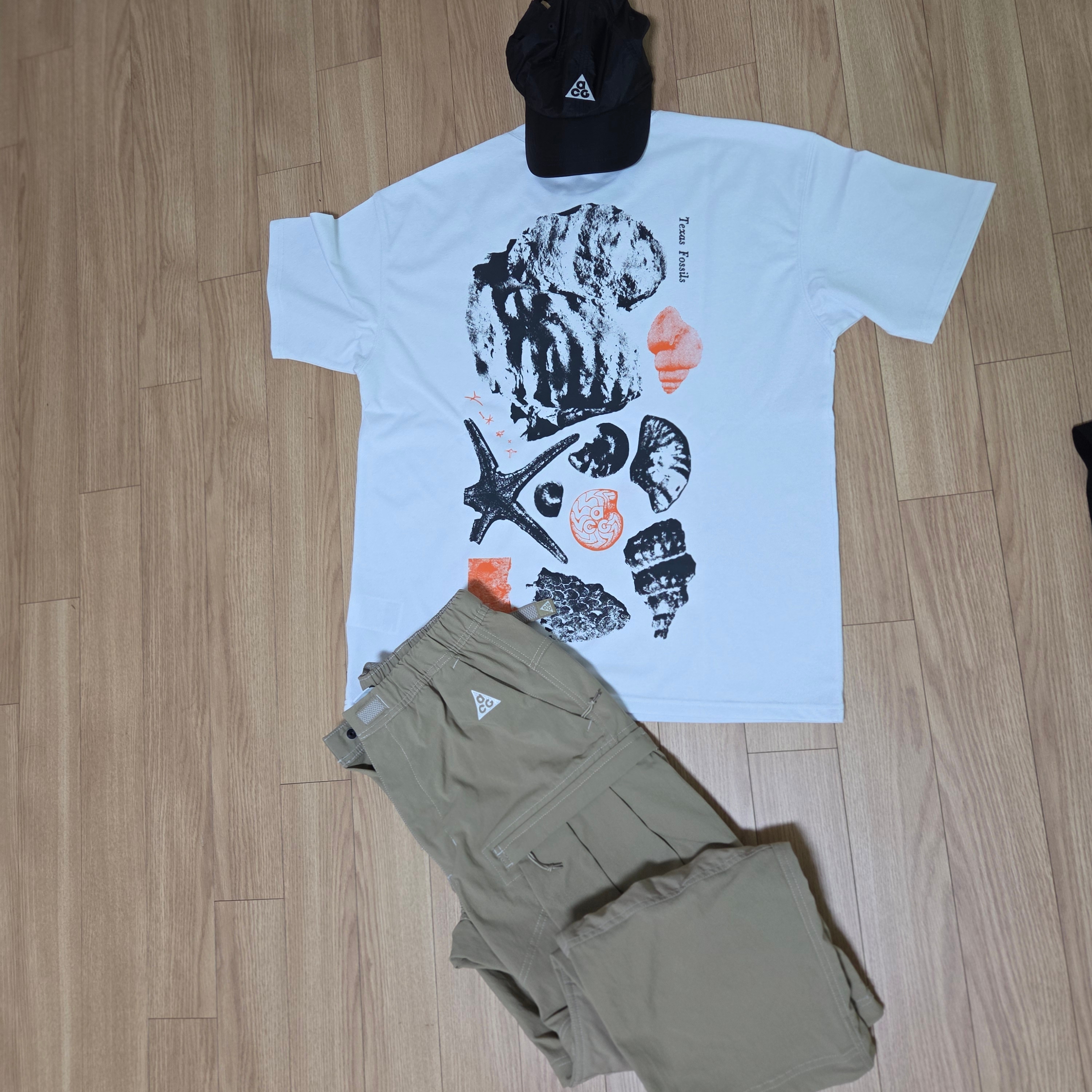Nike ACG Smith Summit Pants Khaki - Asia, Nike ACG Smith Summit Zip Cargo Pants Black Anthracite - Asia 착용 스타일 - 3