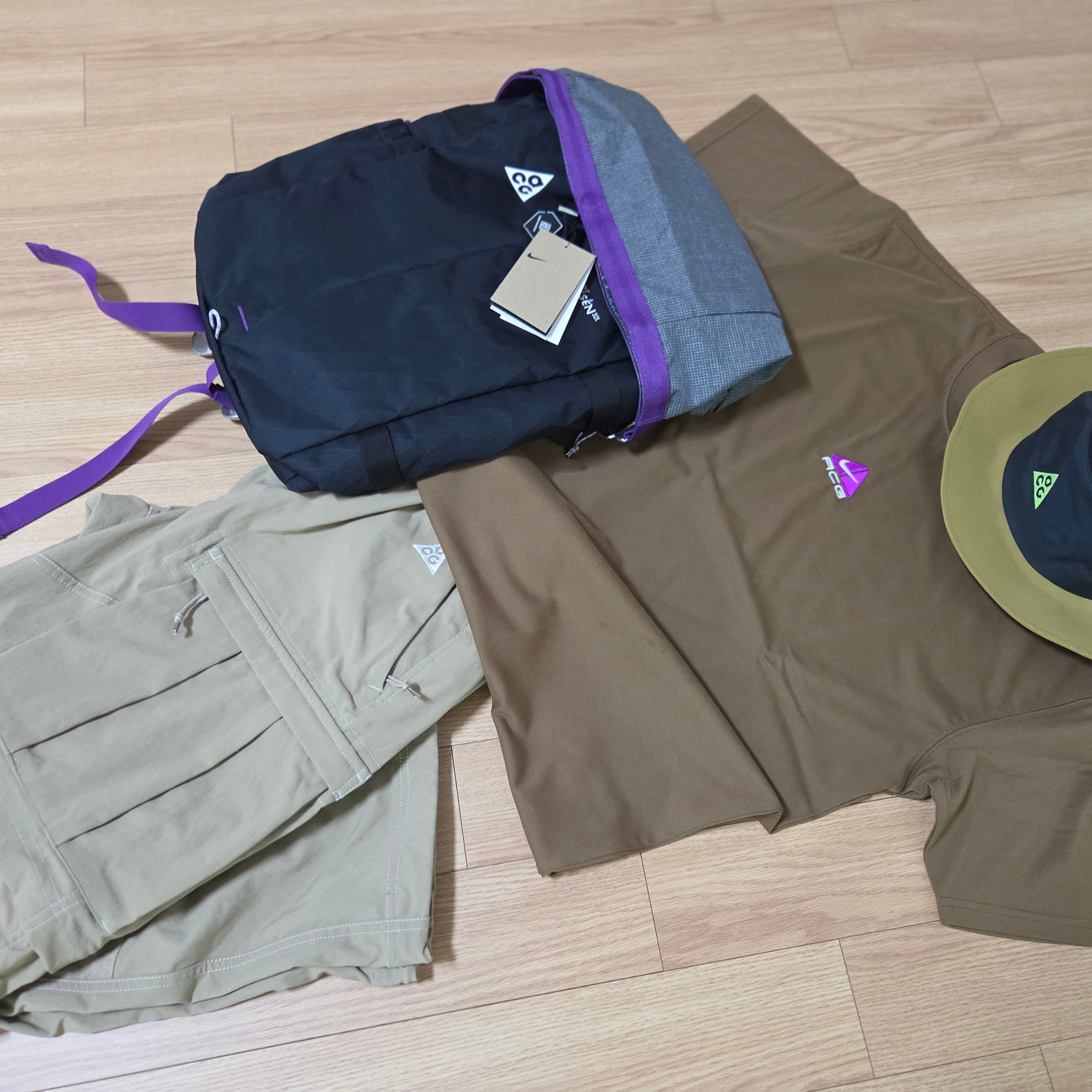 Nike ACG Smith Summit Pants Khaki - Asia, Nike ACG Smith Summit Zip Cargo Pants Black Anthracite - Asia 착용 스타일 - 2