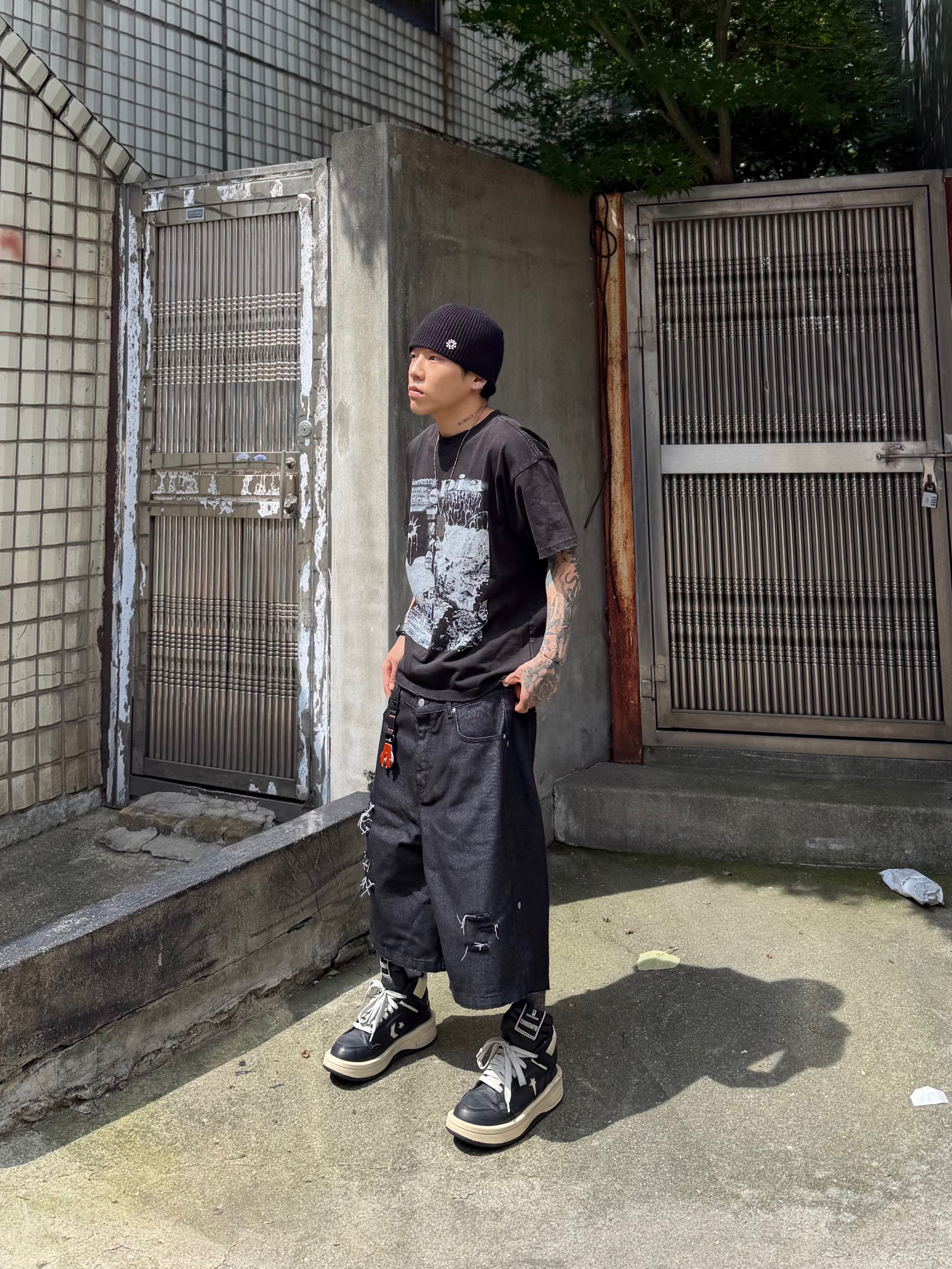 preoccupy Double-Layered Non-fade Bermuda Shorts, preoccupy Dystopia Planet T-shirt 착용 스타일 - 5