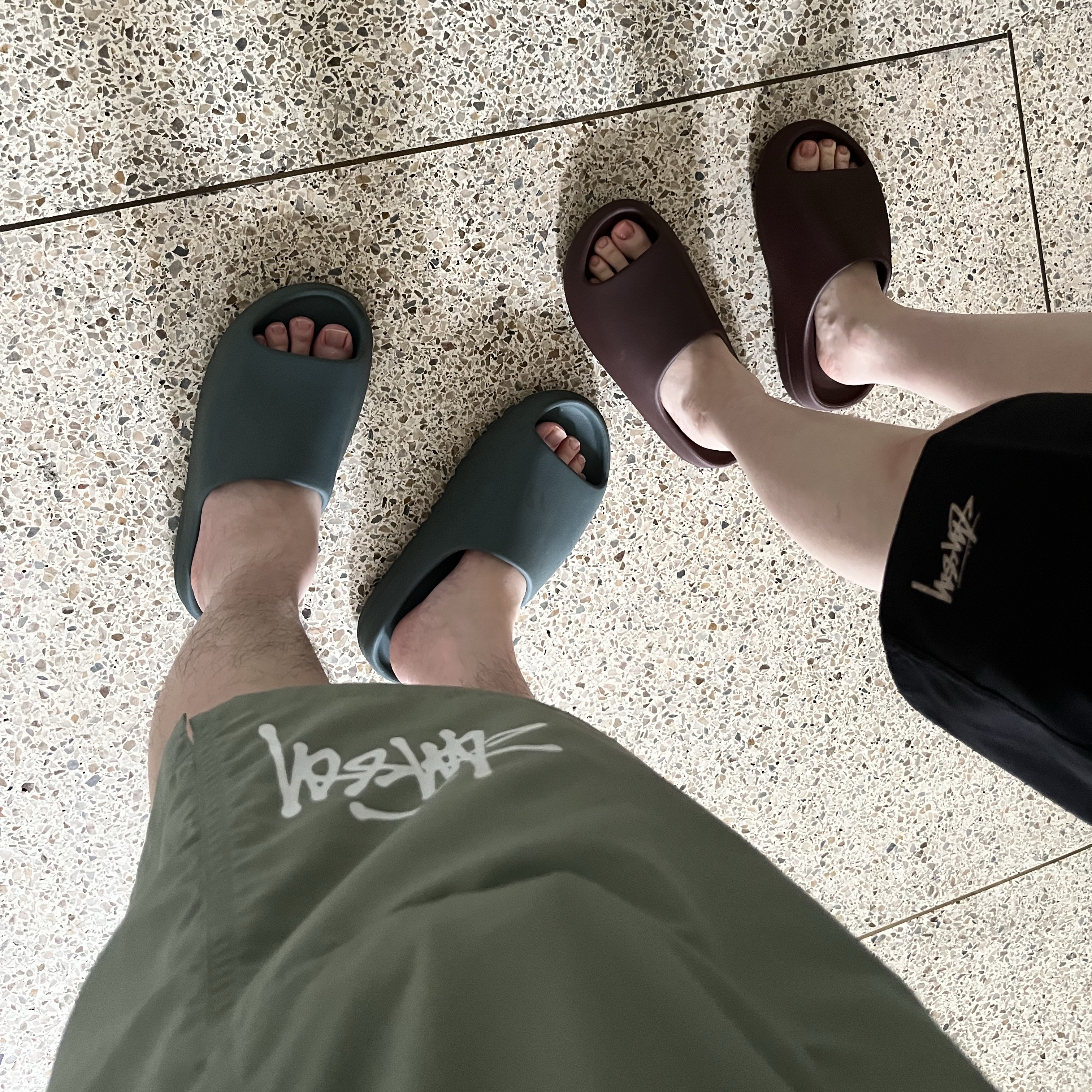 Stussy Big Basic Water Shorts Sage, Adidas Yeezy Slide Slate Grey 착용 스타일