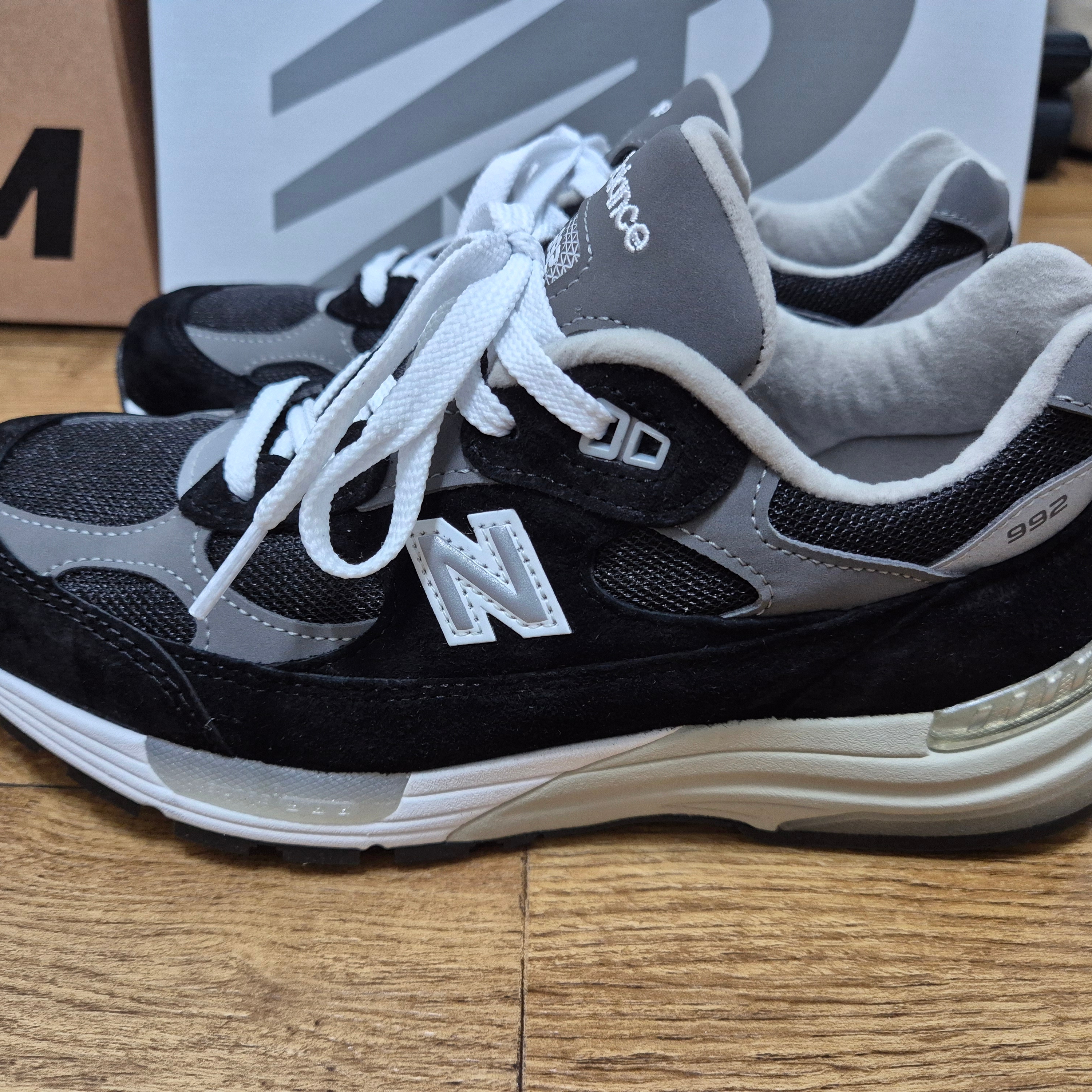 New Balance 992 Made in USA Core Black Grey 착용 스타일