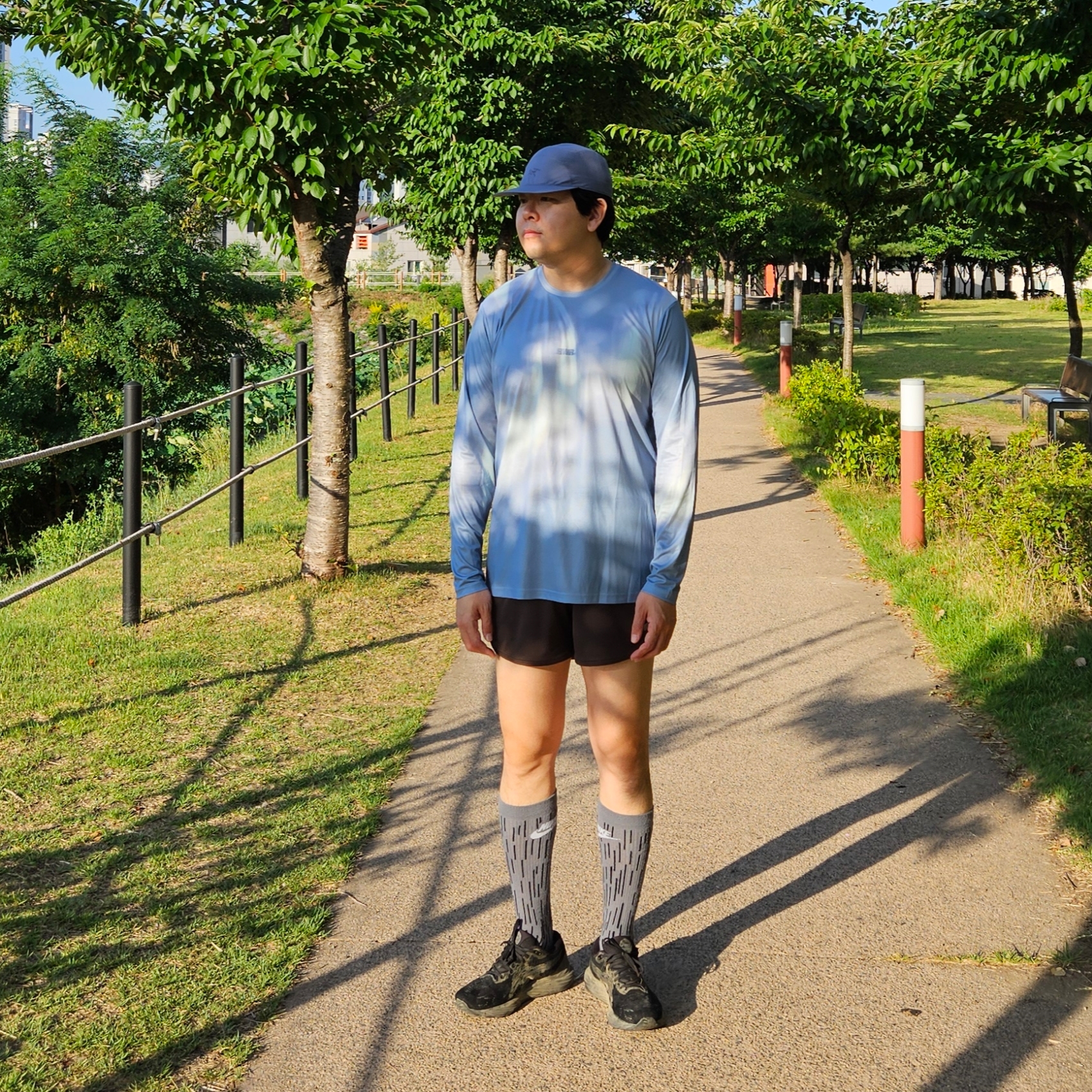 [KREAM 단독] runwhither Race Long Sleeve Sky Blue, [KREAM 단독] runwhither Classic 3inch Shorts Brown 착용 스타일 - 1