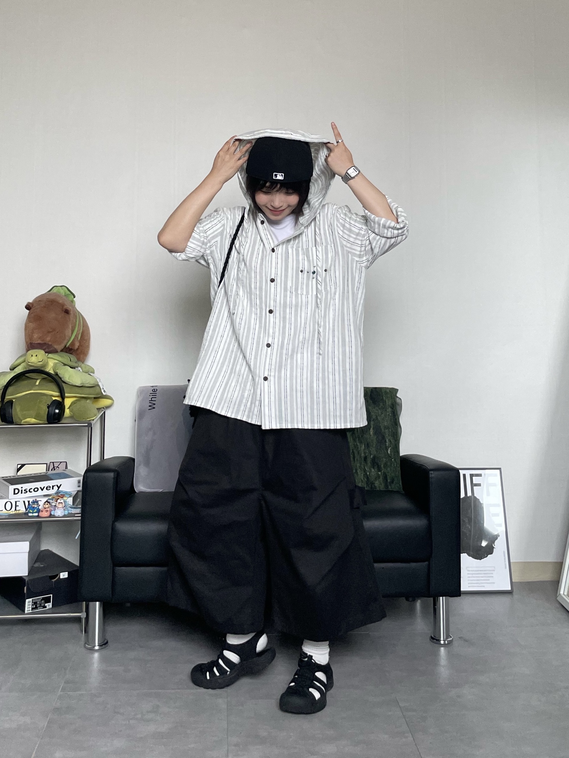 (W) Keen Newport H2 Triple Black, New Era MLB New York Yankees Basic 59Fifty Fitted Cap Black White 착용 스타일 - 1